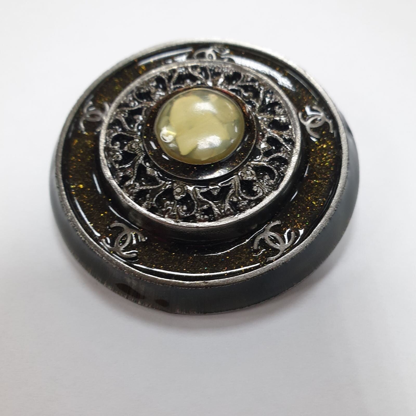 Chanel Chanel 11A round brooch Size ONE SIZE - 2 Thumbnail