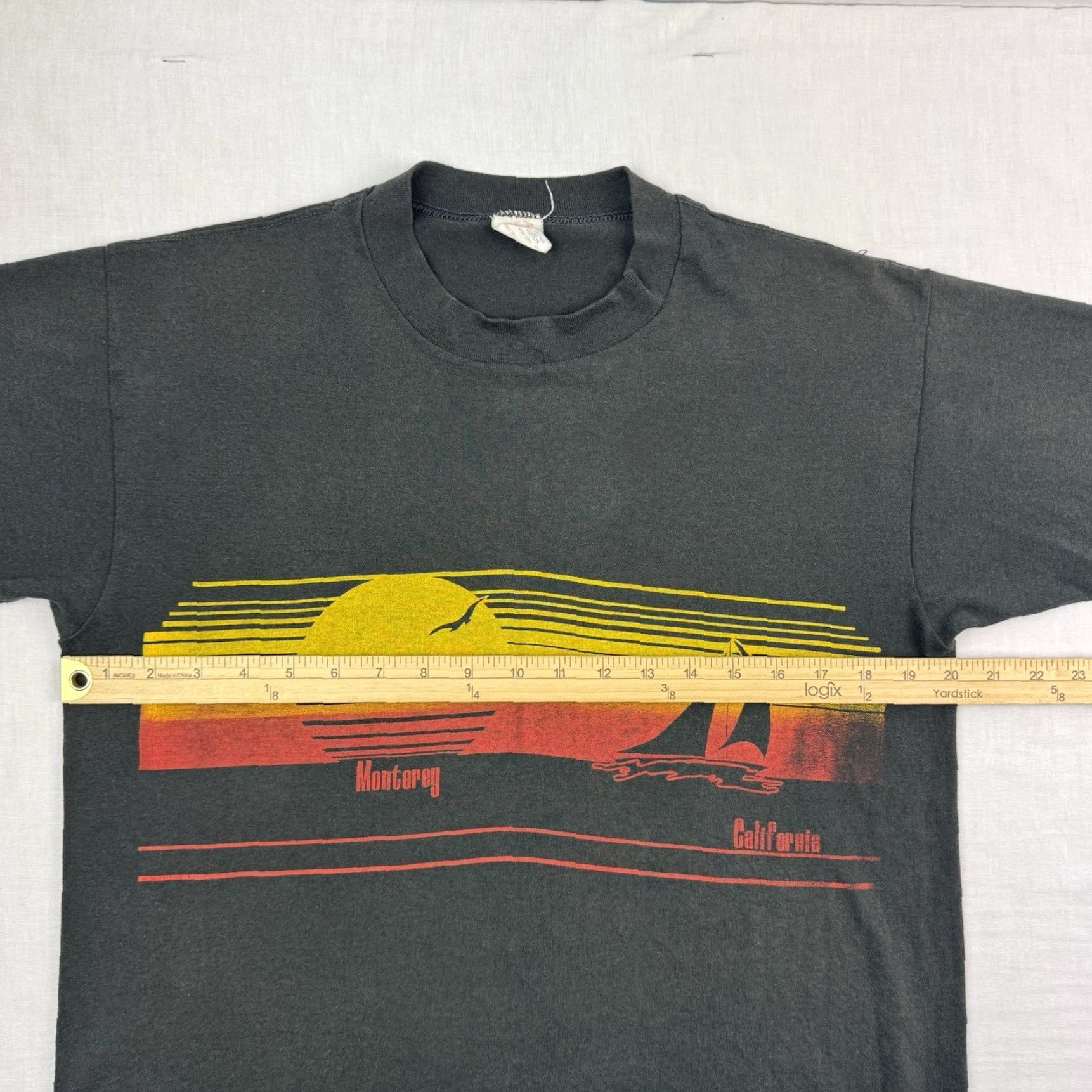 TEE JAYS VINTAGE Tee Jays Monterey Bay Beach T-Shirt Adult Large Black Graphic Print 80s Surf California Mens Size US L / EU 52-54 / 3 - 7 Thumbnail