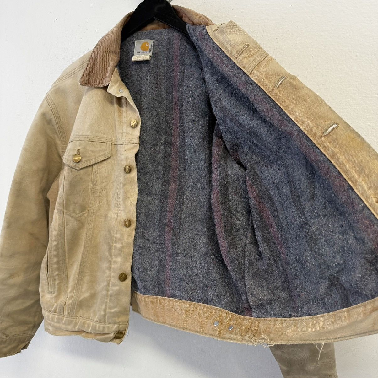 Carhartt Vintage Distressed Thrashed J09 BRN Holes Paint Jacket Size US L / EU 52-54 / 3 - 11 Thumbnail