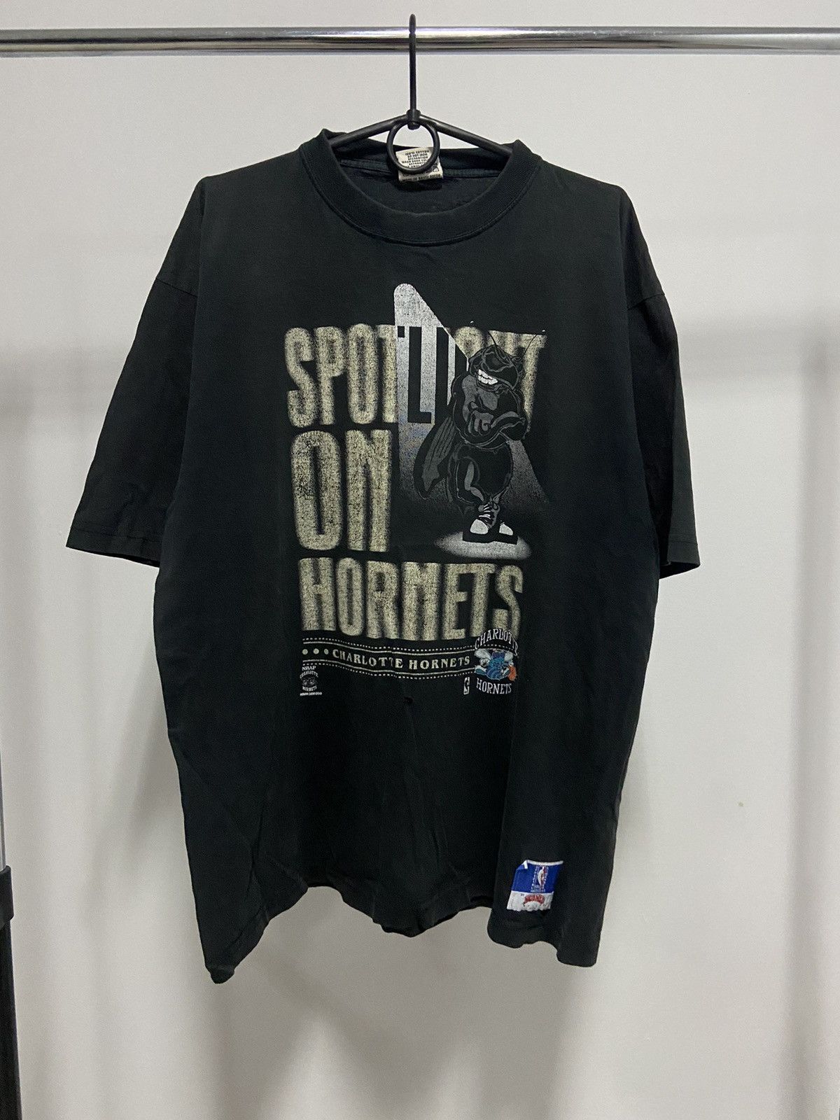 NBA × Vintage Charlotte Hornets Vintage T Shirt Big Logo NBA Size US XL / EU 56 / 4 - 1 Thumbnail