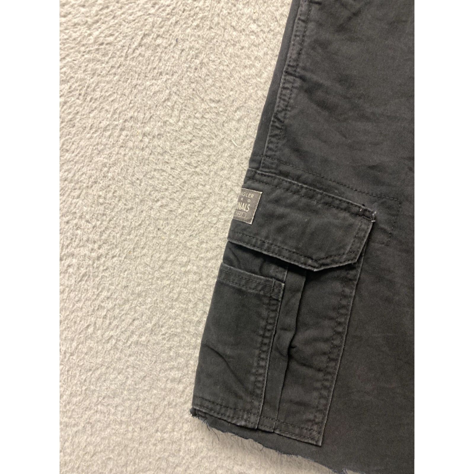 Wrangler VINTAGE Wrangler Cargo Shorts Men Khaki Black Relaxed Fit 36 Casual Cotton Blend Summer Fall Spring Size US 36 / EU 52 - 3 Thumbnail