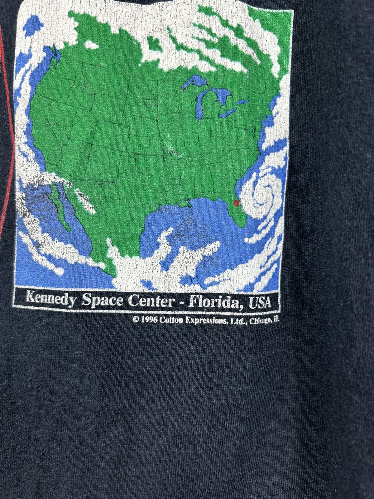 Vintage Vintage 1996 Limited Cotton Expressions Space T-Shirt Size L Size US L / EU 52-54 / 3 - 8 Thumbnail