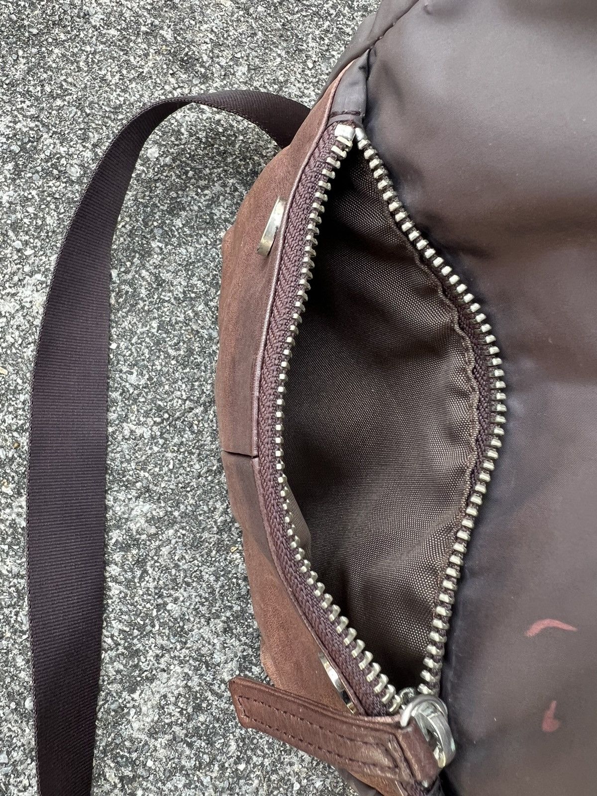 Yohji Yamamoto Vintage Yohji Yamamoto Hybrid Patina Leather Sling Bag Size ONE SIZE - 19 Thumbnail