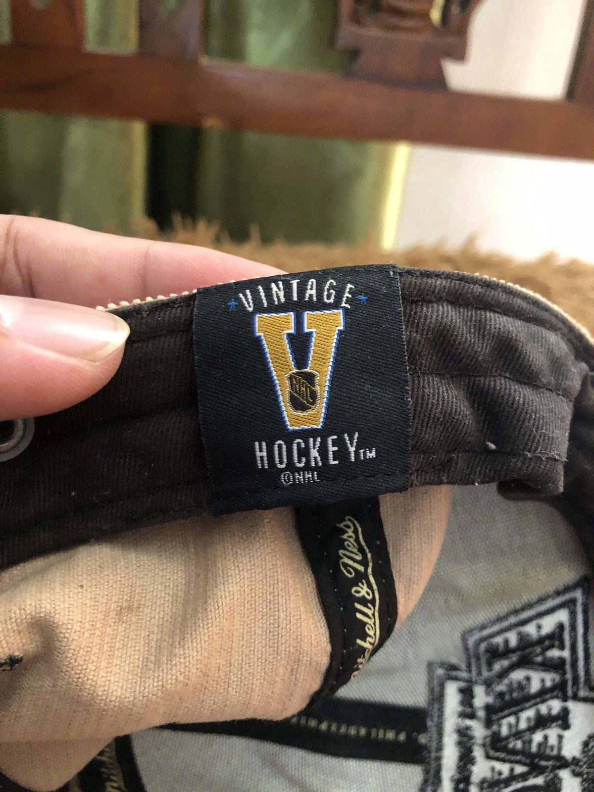Mitchell & Ness Los Angeles KINGS NHL Corduroy Mitchell & Ness Cap Hat Size ONE SIZE - 8 Thumbnail