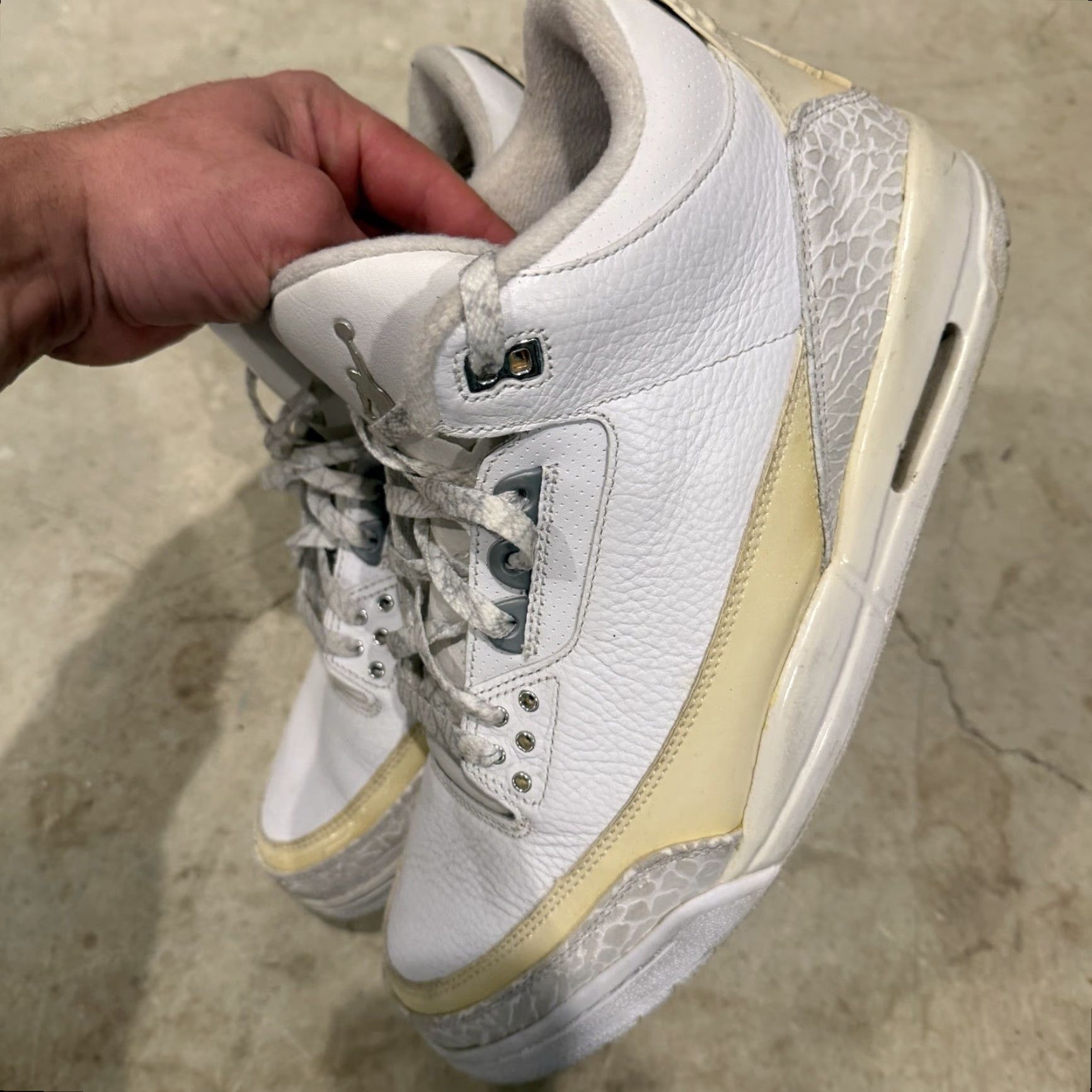 Jordan Brand VINTAGE Air Jordan 3 Retro Silver Anniversary Sneaker 11.5 Mens White/Metallic Silver Money Retro 2010 Size US 12 / EU 45 - 6 Thumbnail