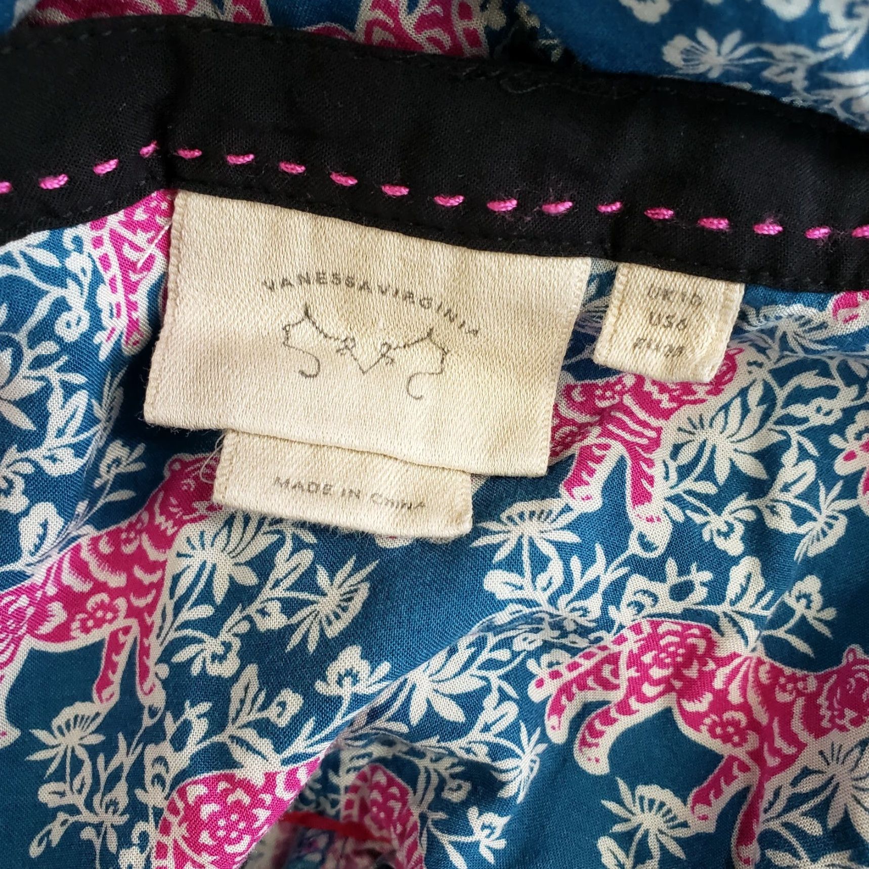 Anthropologie VINTAGE Vanessa Virginia Womens Blouse Popover Top Tiger Print 6 Pink Rayon Long Sleeve Blouse Womens Shirts 90s? Size M / US 6-8 / IT 42-44 - 4 Thumbnail
