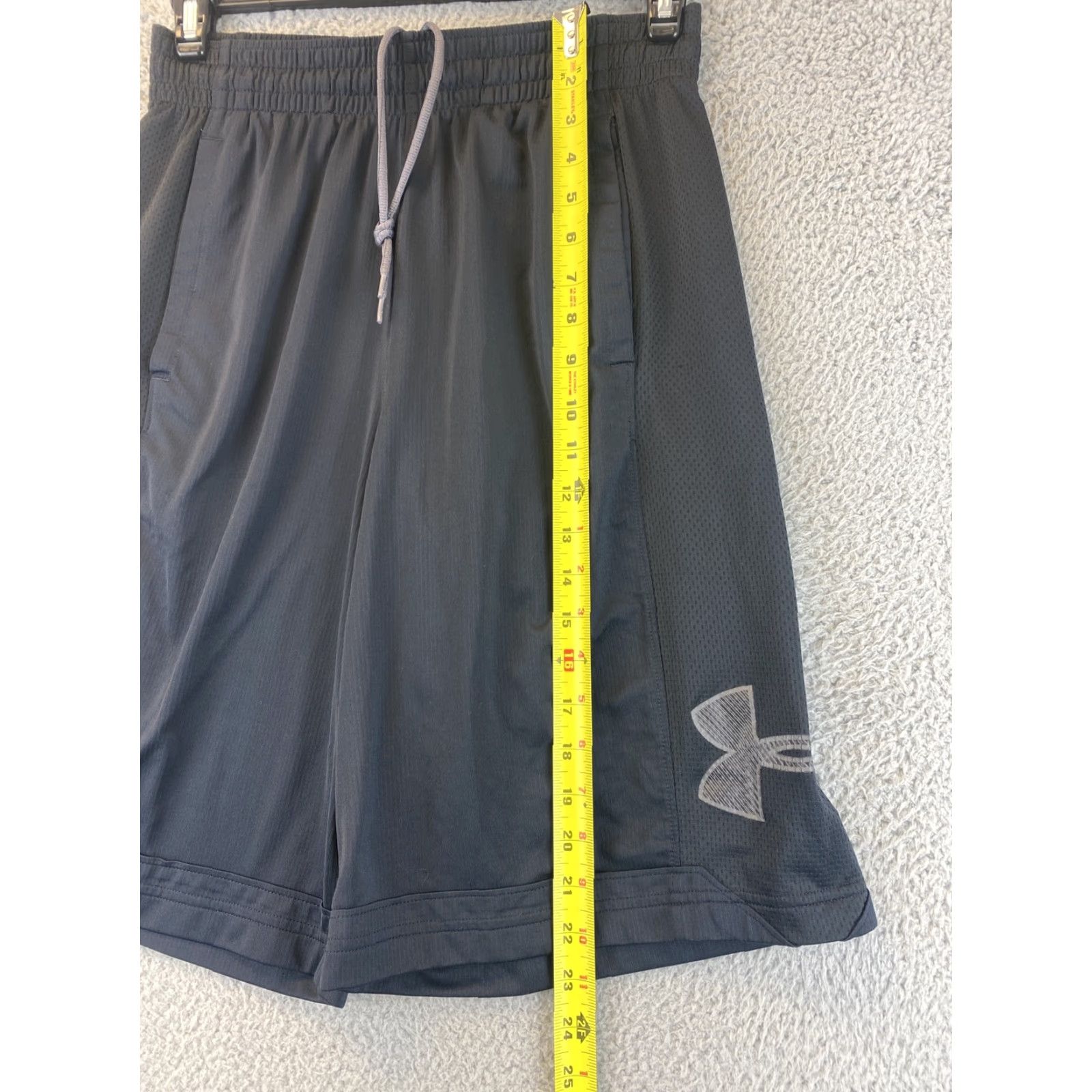Under Armour Under Armour Men Loose Fit Dark Gray Shorts Size M Workout Basketball /62-5 Size US 31 - 7 Thumbnail