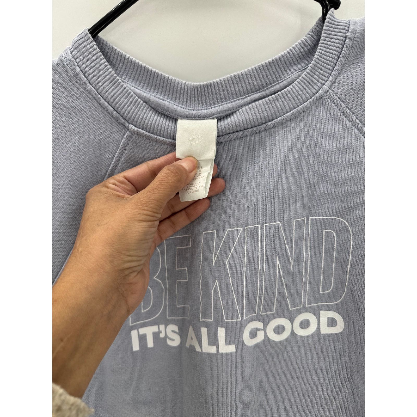 H&M H&M periwinkle blue "Be Kind - It's All Good" sweatshirt S Size S / US 4 / IT 40 - 4 Thumbnail