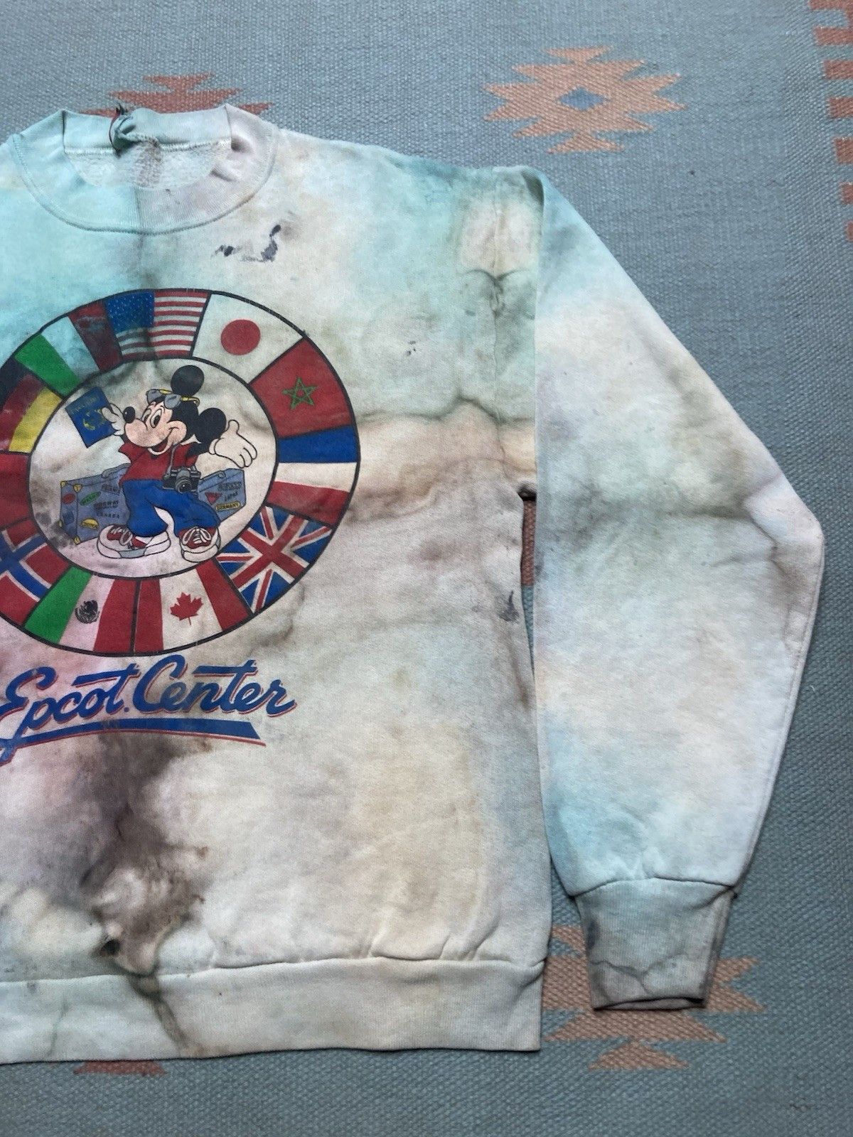 Vintage 80s crewneck sweatshirt Mickey Mouse Epcot center Disney M Size US M / EU 48-50 / 2 - 3 Thumbnail
