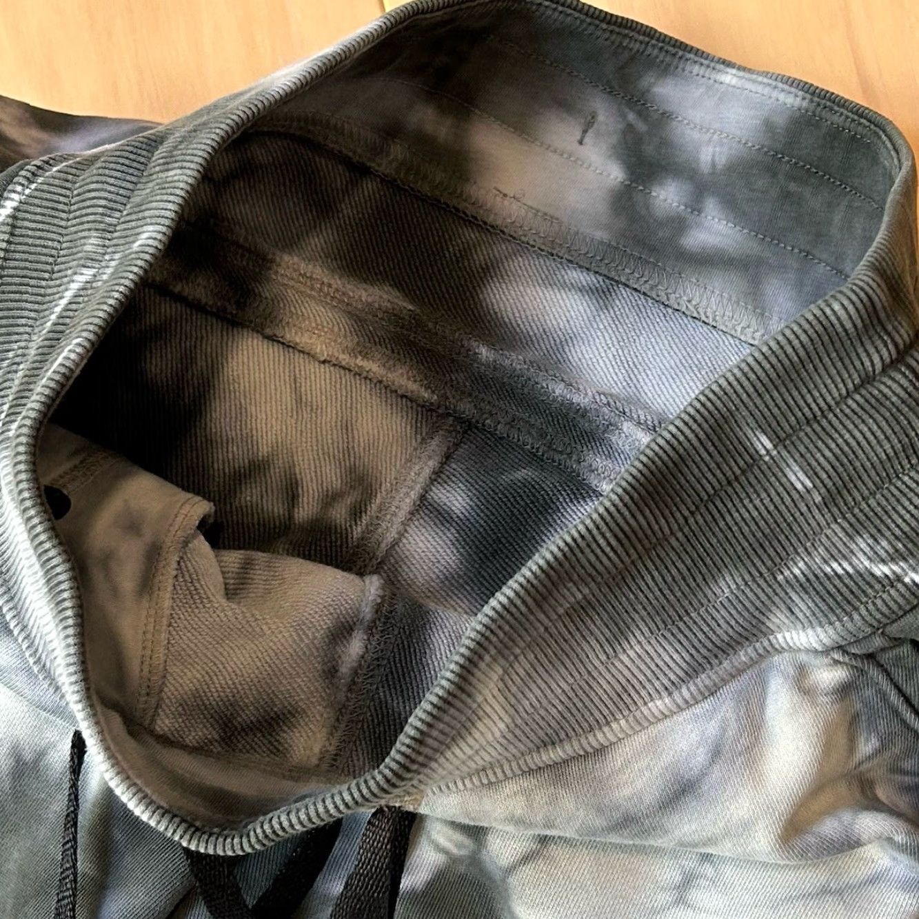 Lululemon VINTAGE Lululemon Warm Down Jogger 4 Women Tie Dye 7/8 Inseam 28 Black White Gray Jogger Pants Size 27" / US 4 / IT 40 - 5 Thumbnail