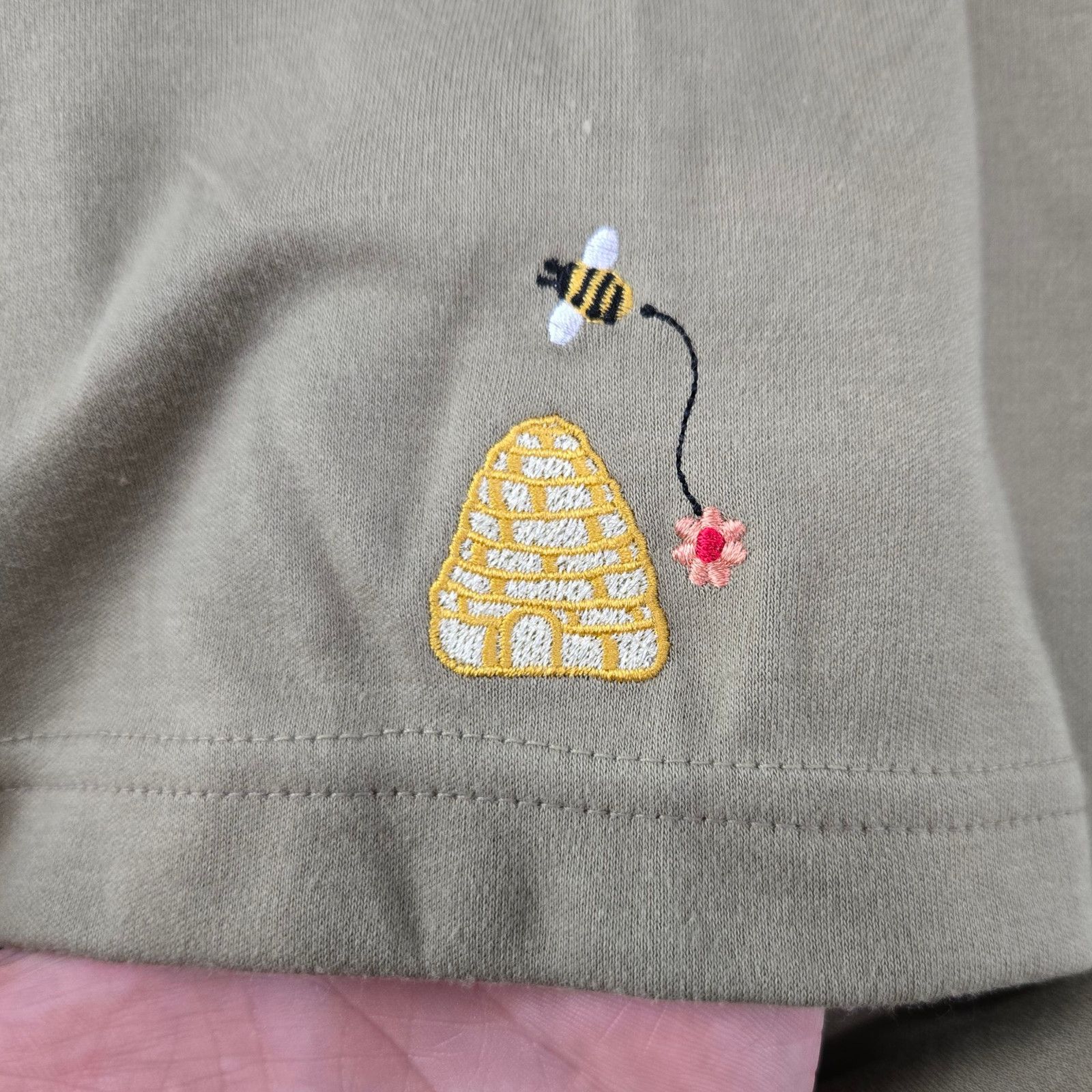 Vintage Y2K Embroidered Bee & Beehive Tee Shirt Size 14W NWT Size XL / US 12-14 / IT 48-50 - 8 Thumbnail