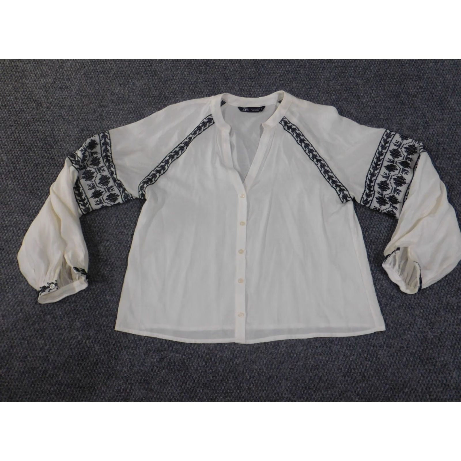 Zara Zara Womens Button-Up Shirt V-Neck Geometric White Small Casual Long Sleeve Regular Fit Stretch Knit Viscose Basic Summer Winter Womens Size S / US 4 / IT 40 - 3 Thumbnail