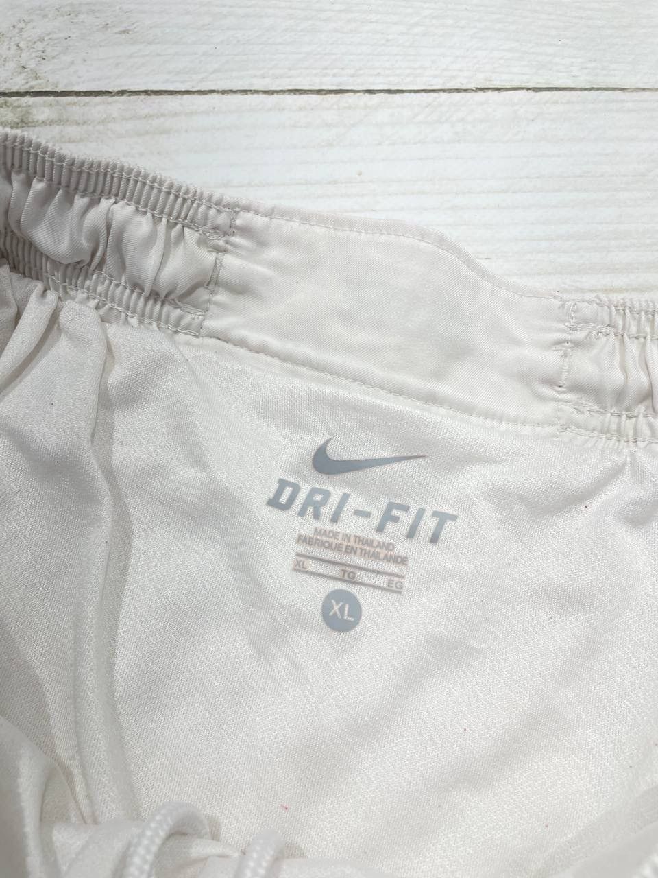 Nike NIKE MANCHESTER UNITED 2010 2011 HOME FOOTBALL SOCCER SHORTS Size US 36 / EU 52 - 6 Thumbnail