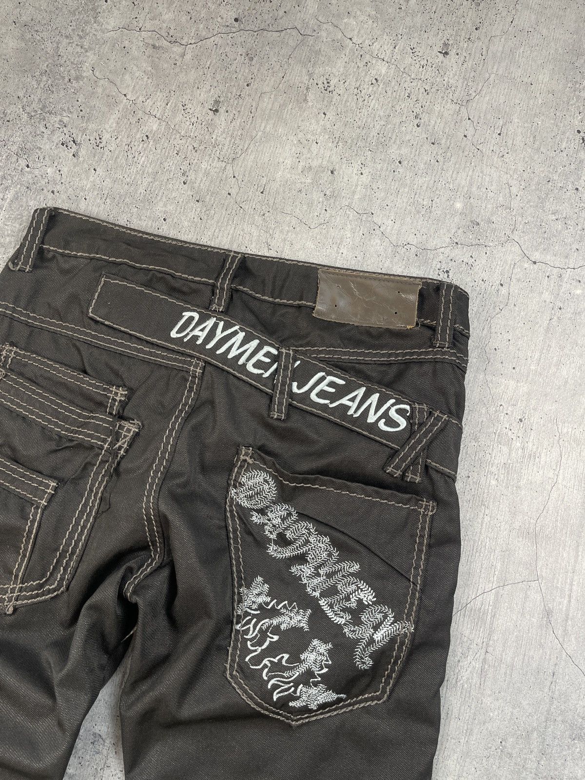 Japanese Brand Crazy Vintage Y2K/2000s Avantgarde Style Japanese Jeans Size US 33 - 2 Thumbnail
