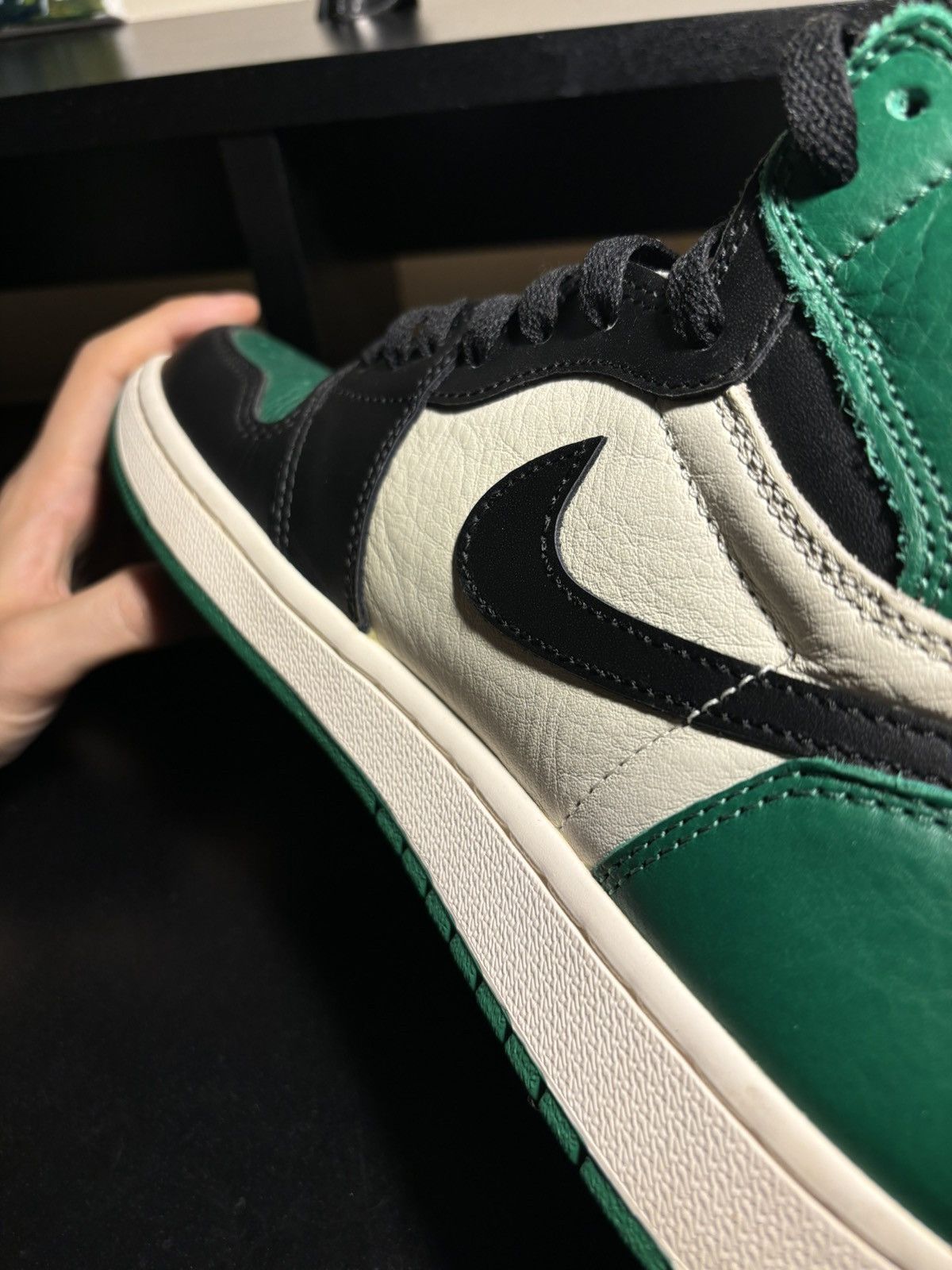 Jordan Brand Air Jordan 1 Retro High OG Pine Green ‘18 (1.0) Size US 9 / EU 42 - 19 Thumbnail