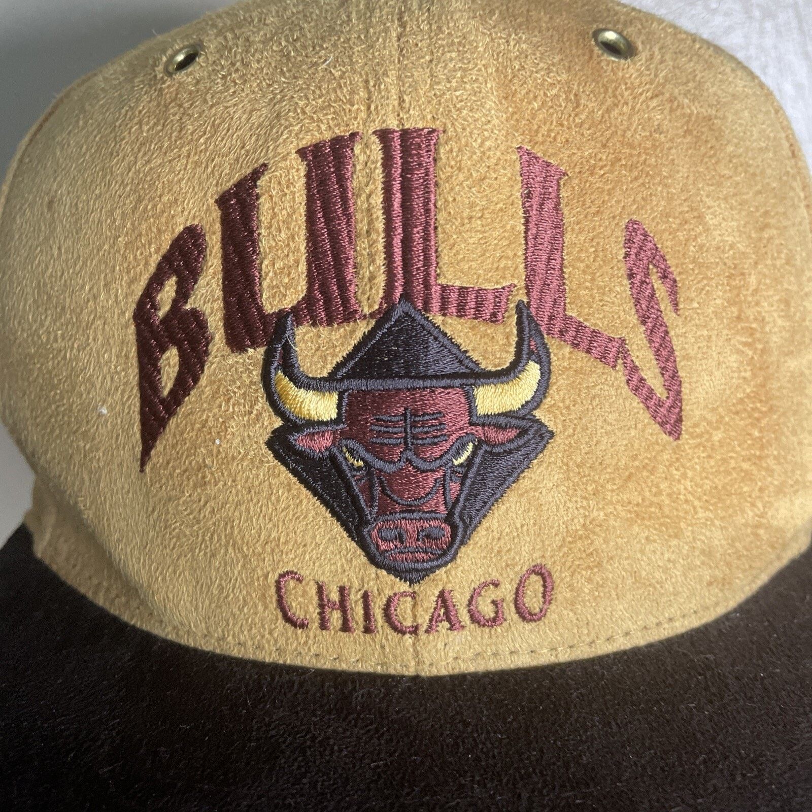 Mitchell & Ness Rear Mitchell & Ness SnapBack Chicago Bulls Suede EUC Size US XL / EU 56 / 4 - 3 Thumbnail