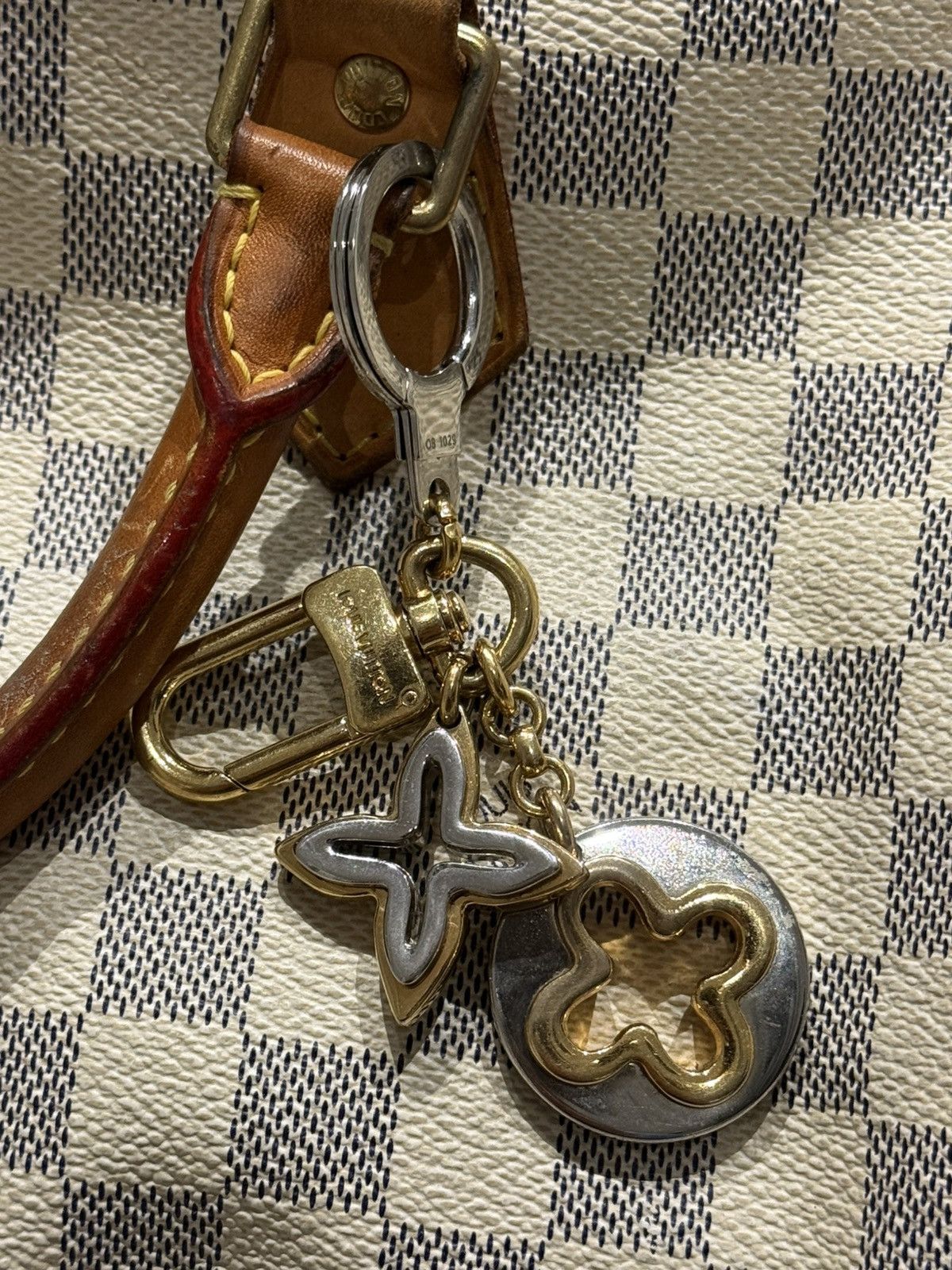 Louis Vuitton Authentic Louis Vuitton Speedy 30 Damier Azur White Handbag Size ONE SIZE - 2 Thumbnail