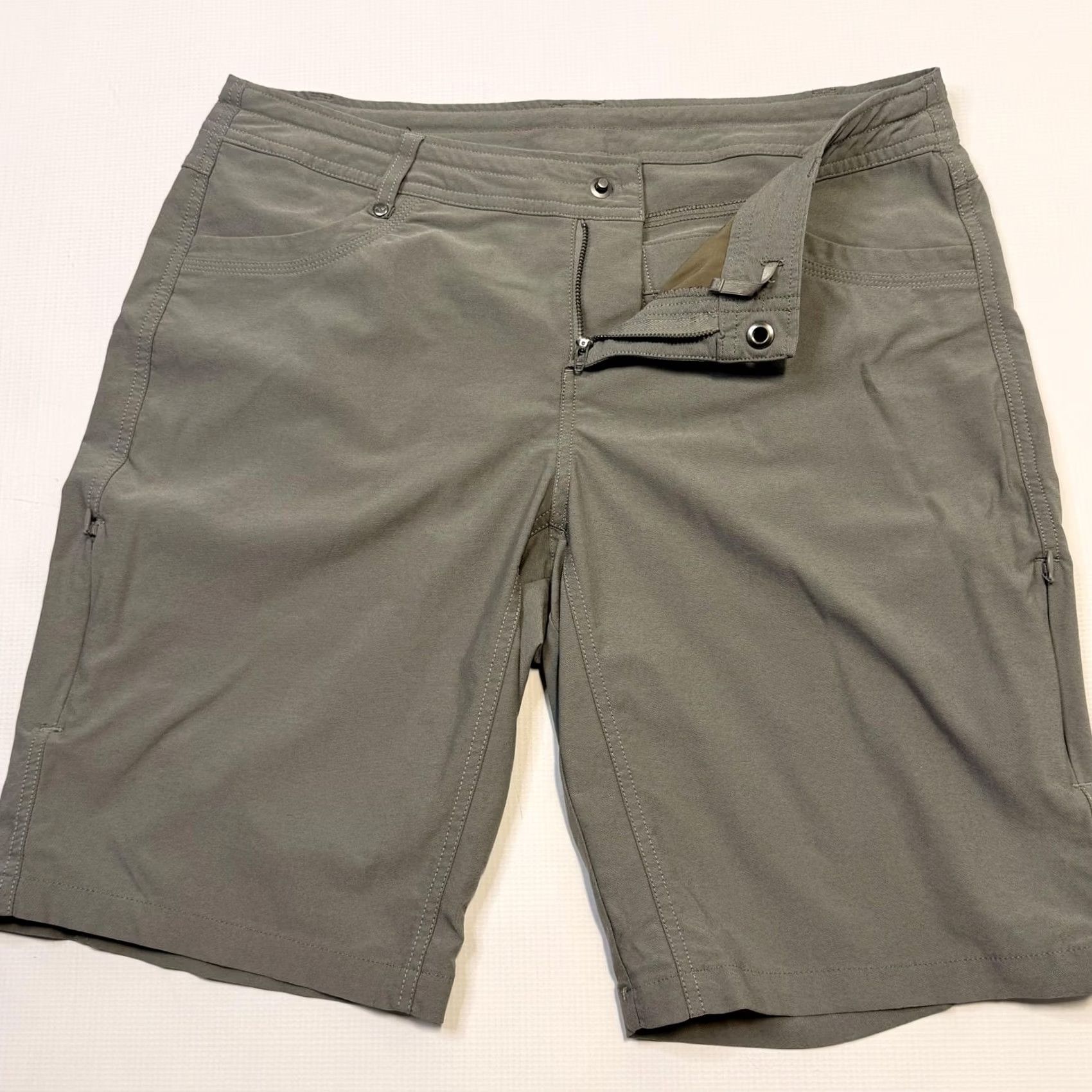 Vintage Kuhl Shorts Womens 14 Gray Zip Pocket Hiking Microfiber Lightweight 6355 Size 36" / US 14 / IT 50 - 6 Thumbnail