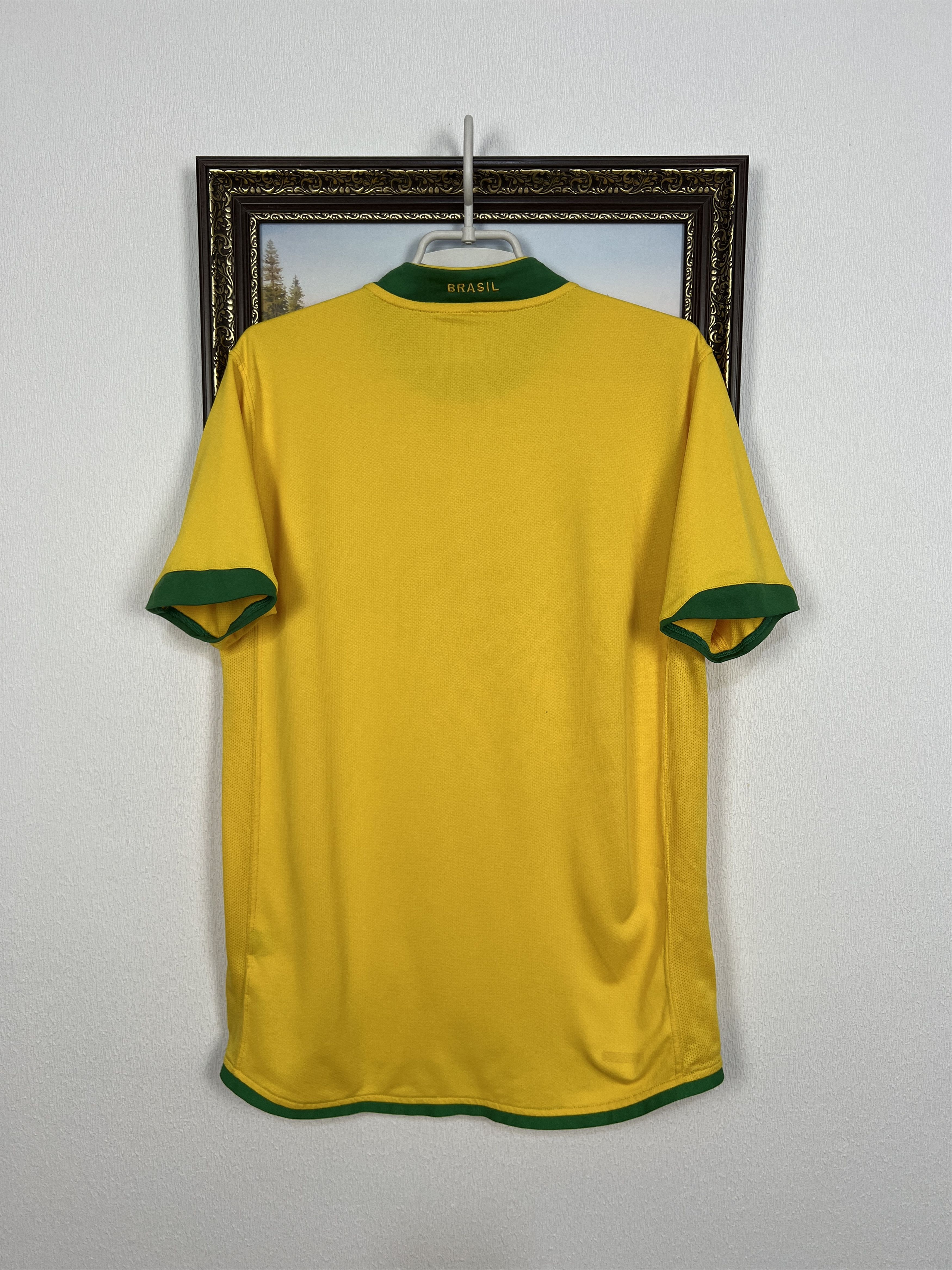 Nike Brazil Home football shirt 2006 Soccer Nike Jersey Mens Size US M / EU 48-50 / 2 - 12 Thumbnail