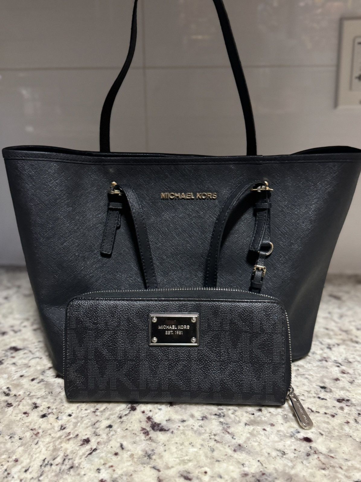 Michael Kors Michale Kors bag with wallet Size ONE SIZE - 1 Thumbnail