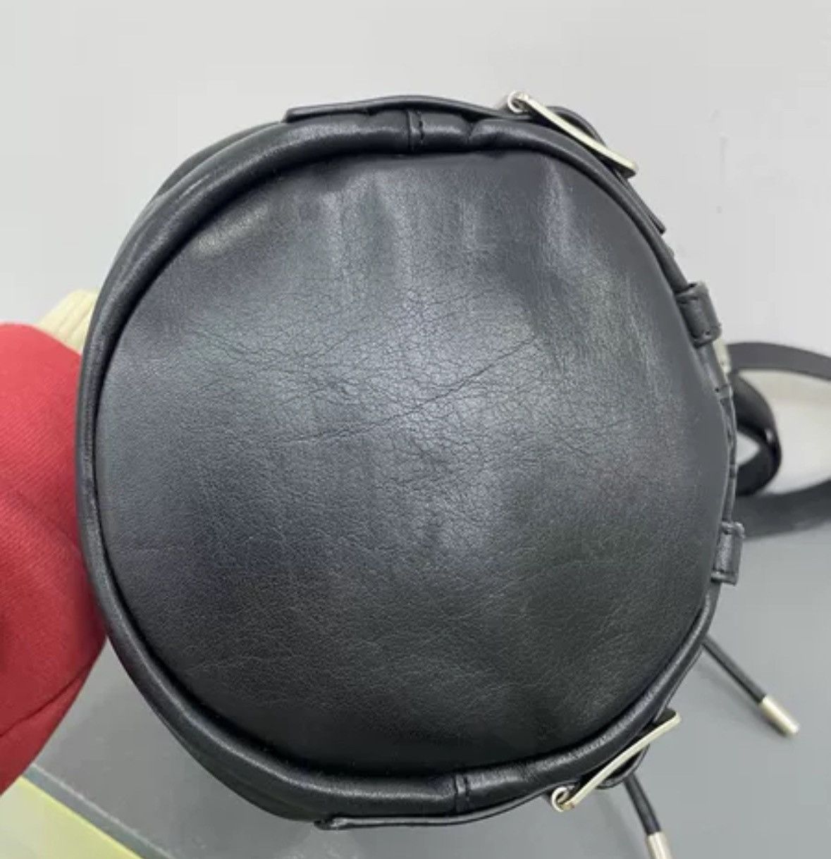 Saint Laurent Paris × Yves Saint Laurent SAINT LAURENT Black Leather Zipper Motorcycle Bucket Bag Size ONE SIZE - 5 Thumbnail