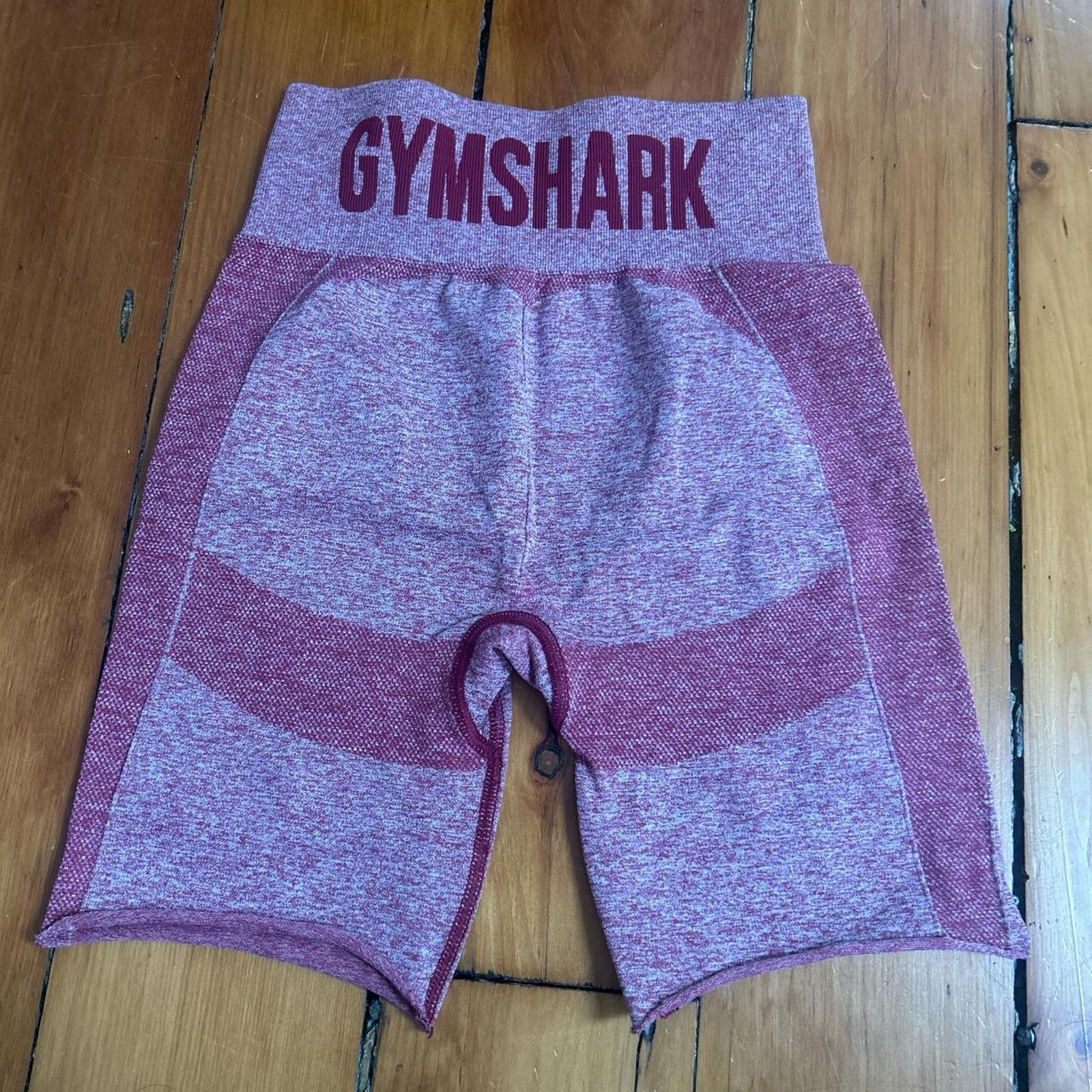 Gymshark Gymshark purple and pink shorts Size 25" / US 0 / IT 36 - 1 Thumbnail