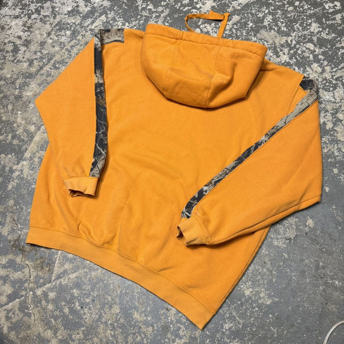 Vintage Vintage RealTree Legendary Essential Camo Orange Hoodie Swea Size US XL / EU 56 / 4 - 7 Thumbnail