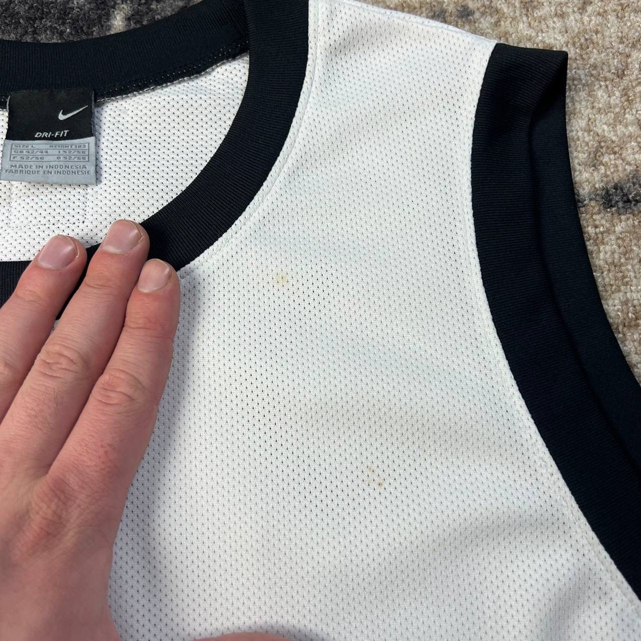 Nike Nike Basketball Vintage Y2K Mini Logo Tank Top Size US L / EU 52-54 / 3 - 9 Thumbnail