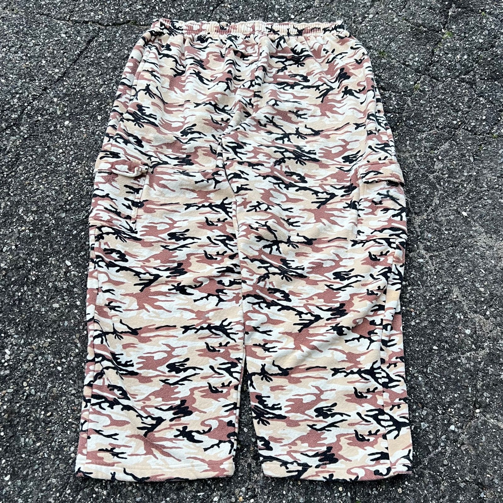 Vintage Vintage Y2K desert camo baggy sweatpants Size US 35 - 1 Thumbnail