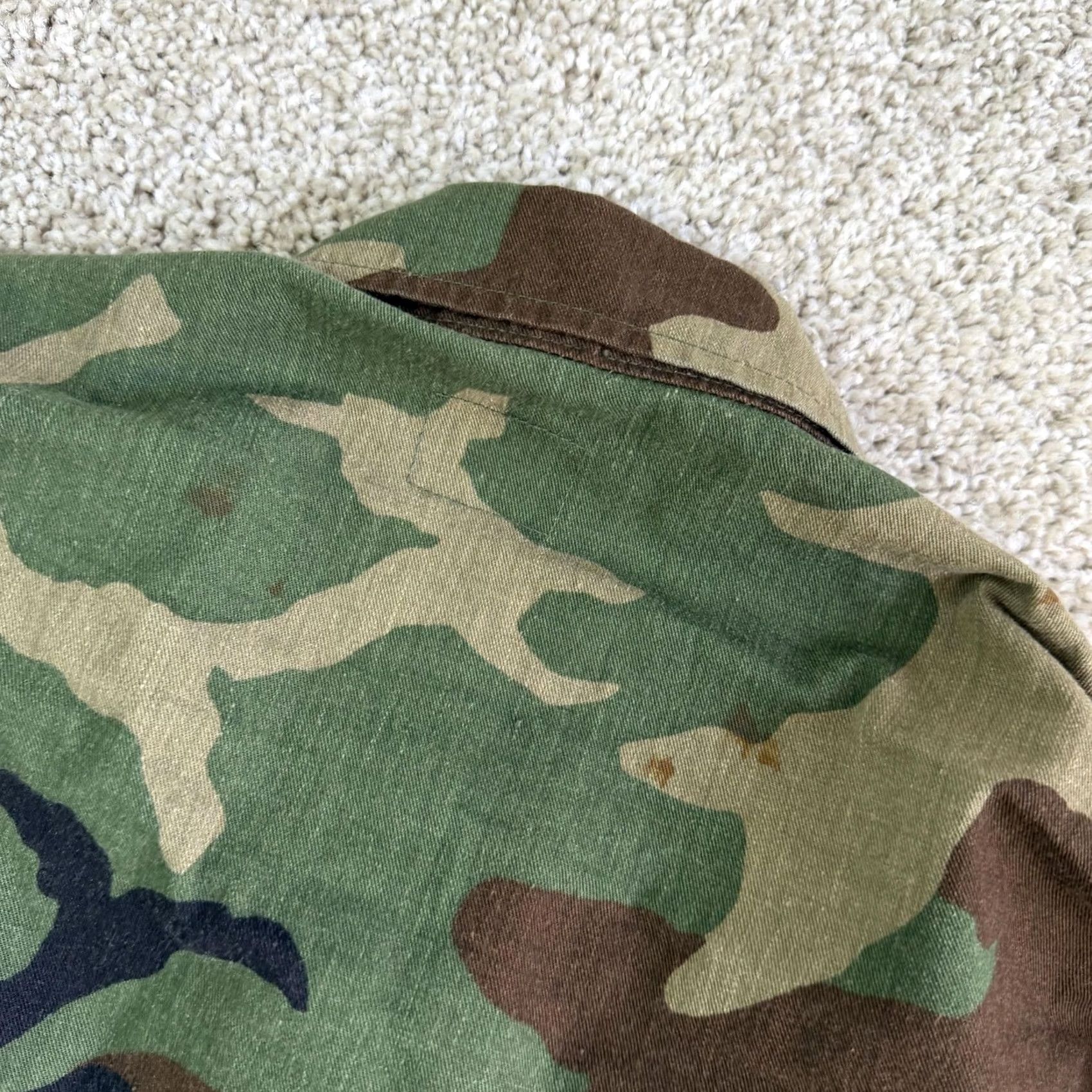 Vintage Camouflage Jacket Mens Medium Green Woodland Camo Military Field Button Pockets Size US M / EU 48-50 / 2 - 5 Thumbnail