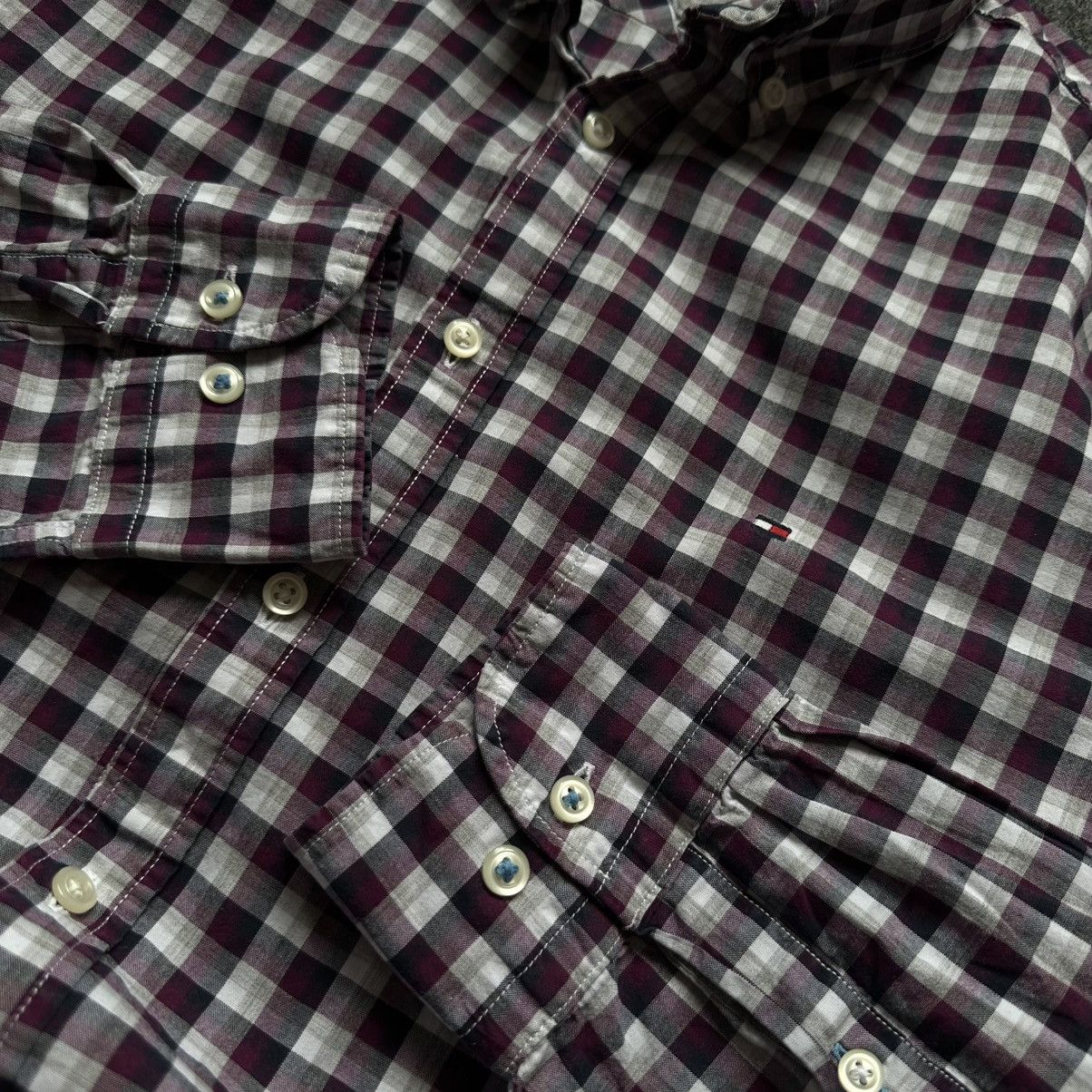 Tommy Hilfiger Luxury Tommy Hilfiger Checked Shirt Button Up Size L Regular Size US L / EU 52-54 / 3 - 13 Thumbnail