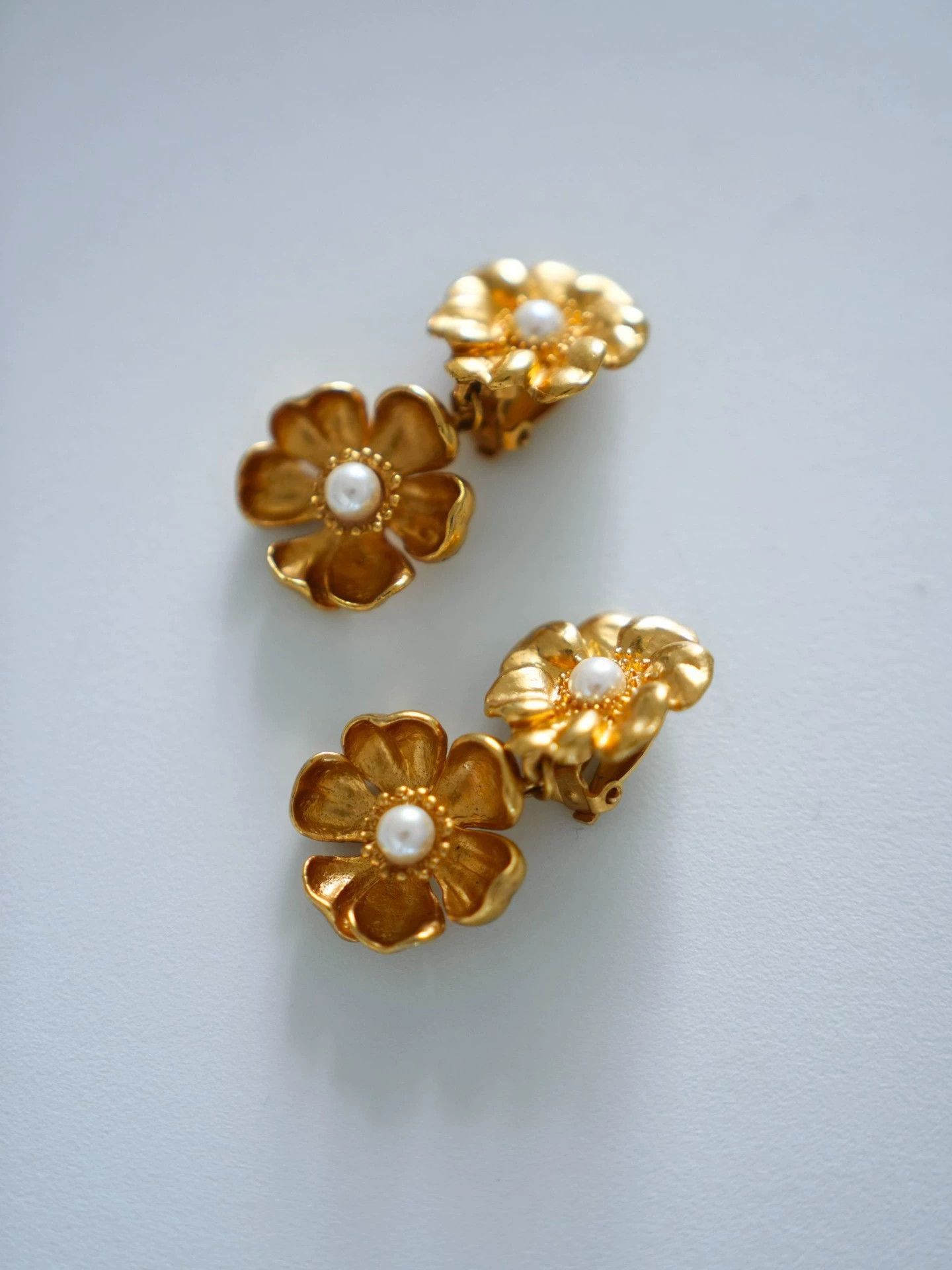 Kenzo Kenzo Vintage Floral Pearl Ear Clips Size ONE SIZE - 2 Thumbnail