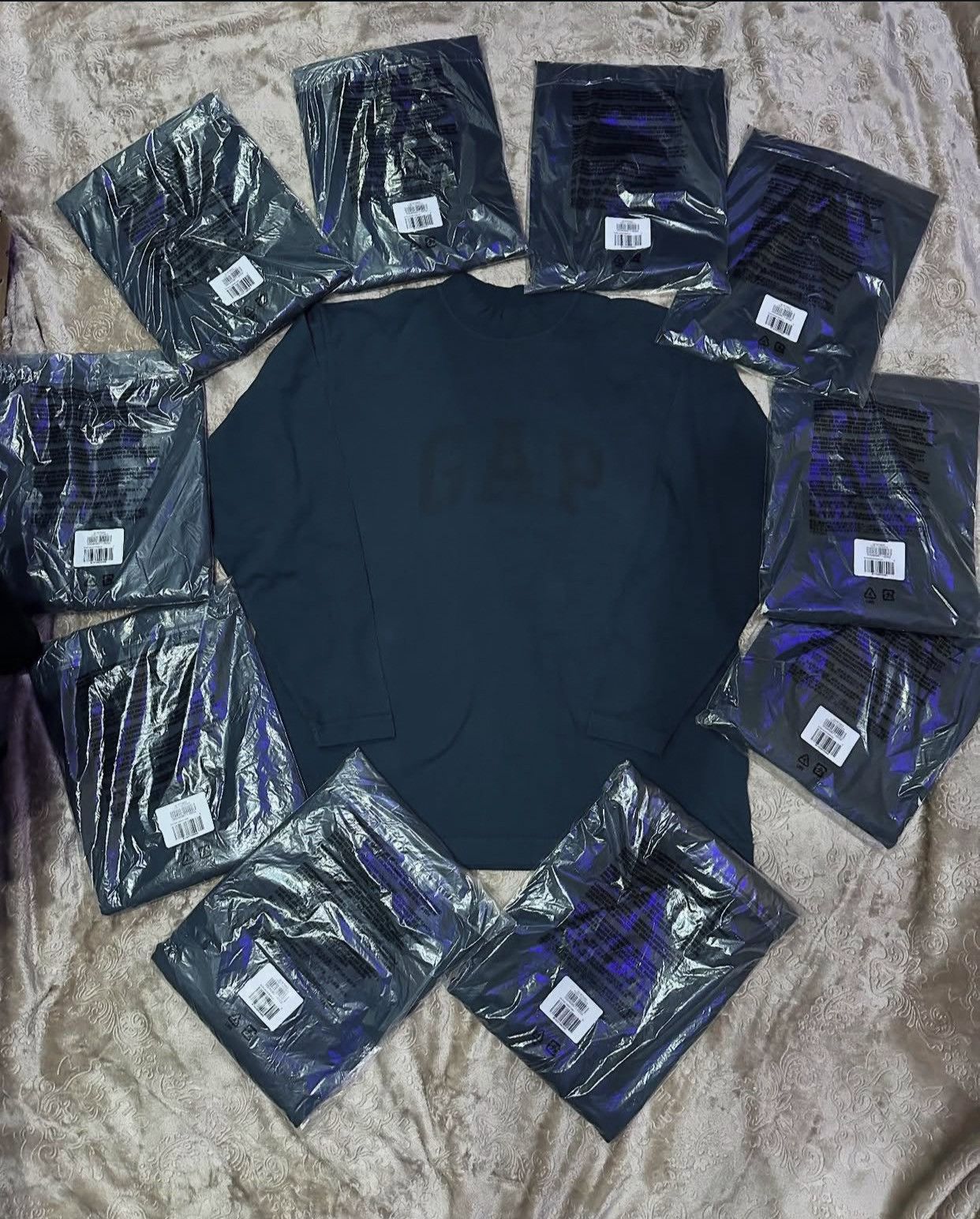 Balenciaga × Gap × Yeezy Yeezy Yzy GAP BALENCIAGA Dove Long Sleeve tee Size US S / EU 44-46 / 1 - 3 Thumbnail