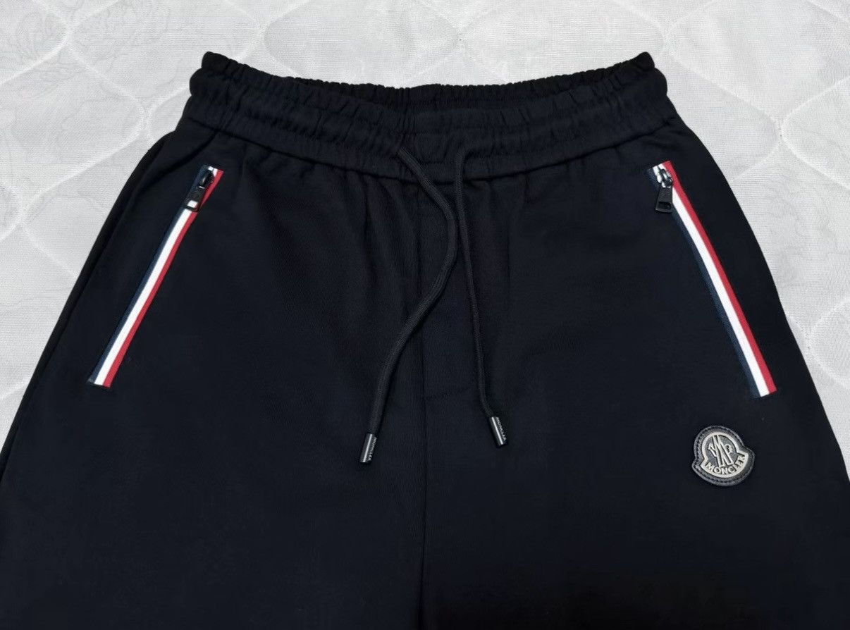 Moncler Authentic Moncler felt patch sweatpants Size US 32 / EU 48 - 2 Thumbnail