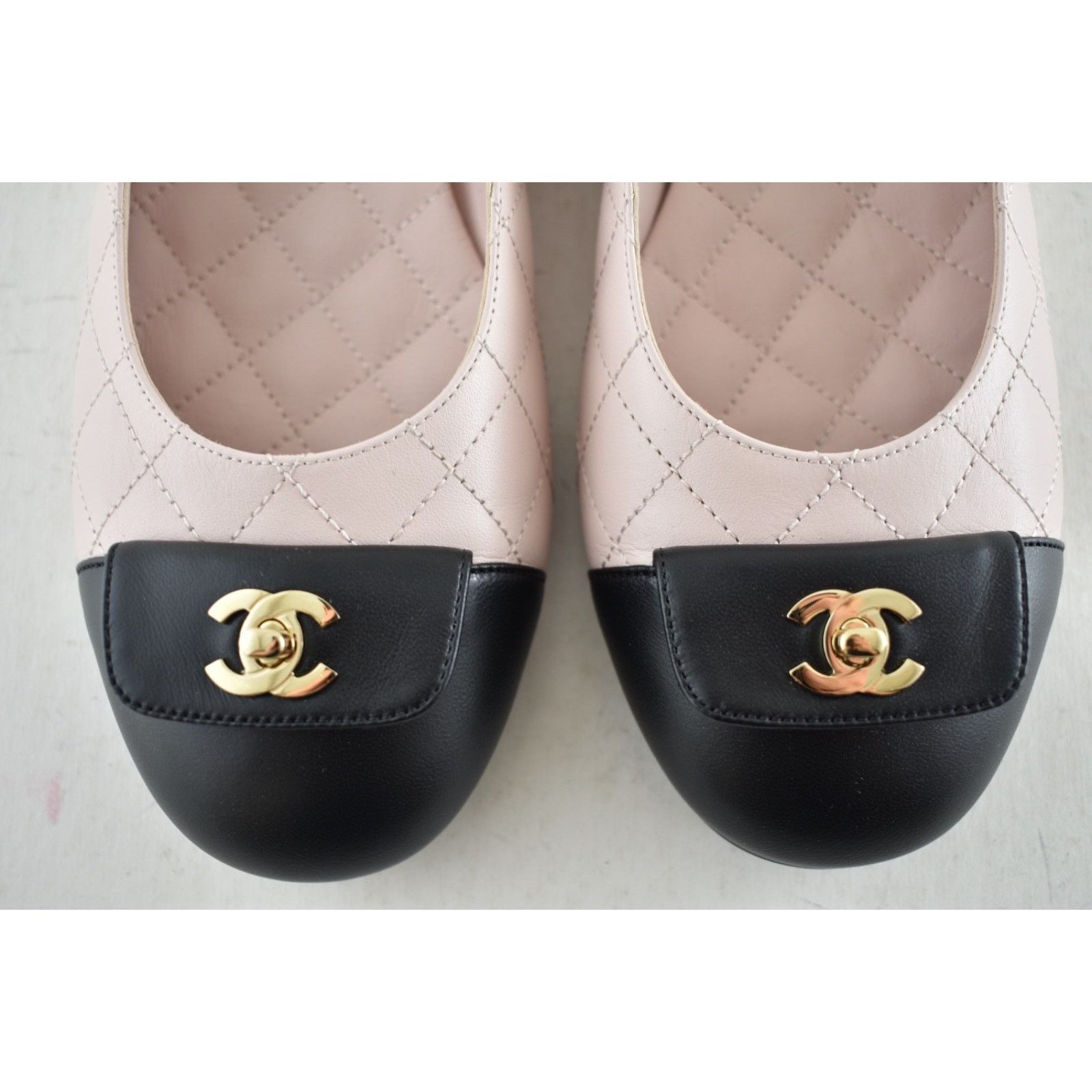 Chanel Chanel 24B Black Turnlock Gold CC Quilted Ballet Flat 38 Size US 8 / IT 38 - 10 Thumbnail