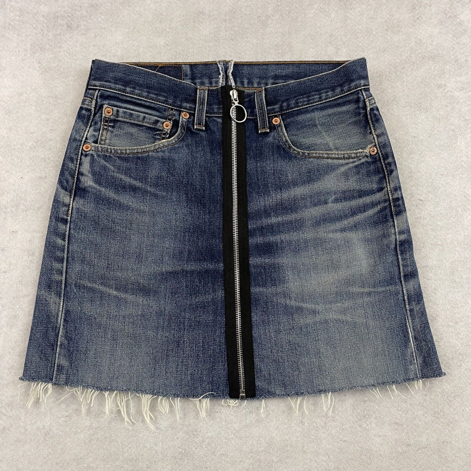 Urban Renewal Urban Outfitters Renewal Levi's 501 Reconstructed Skirt M Size 28" / US 6 / IT 42 - 3 Thumbnail