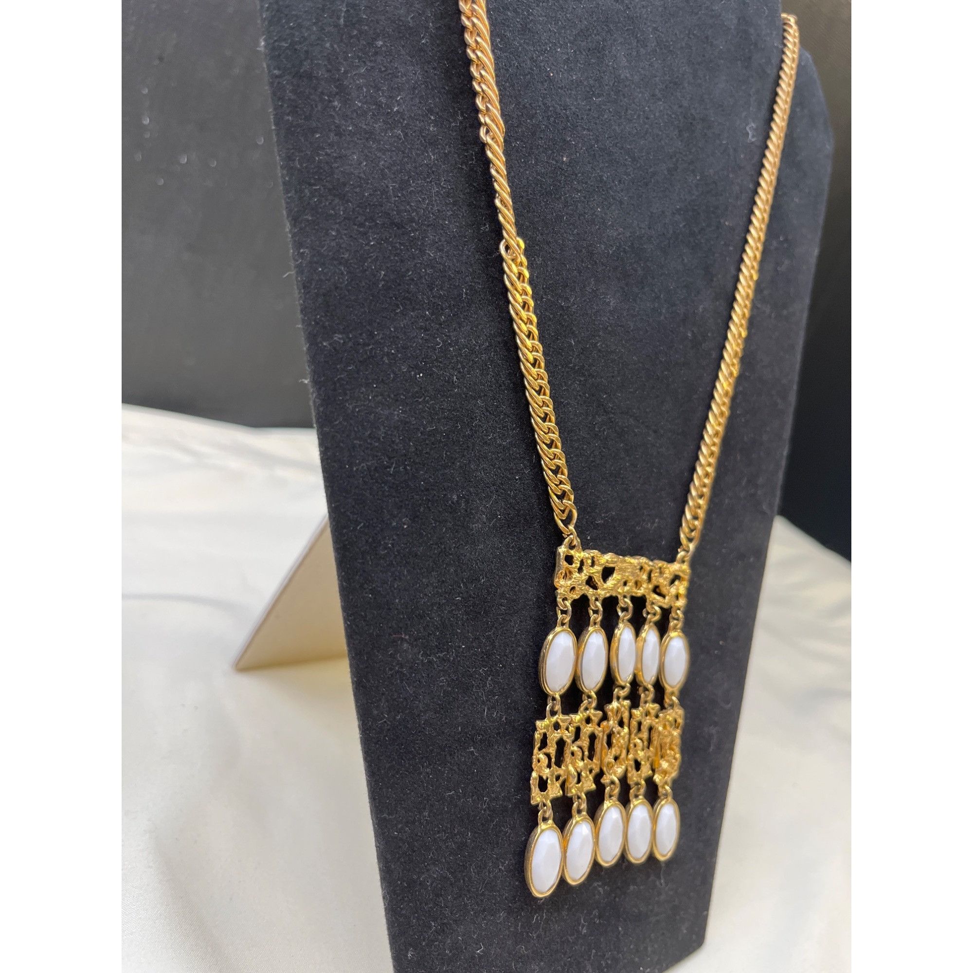 Other Vintage Womens Gold Drop Pendant Designed Necklace SKU 6400 Size ONE SIZE - 2 Thumbnail
