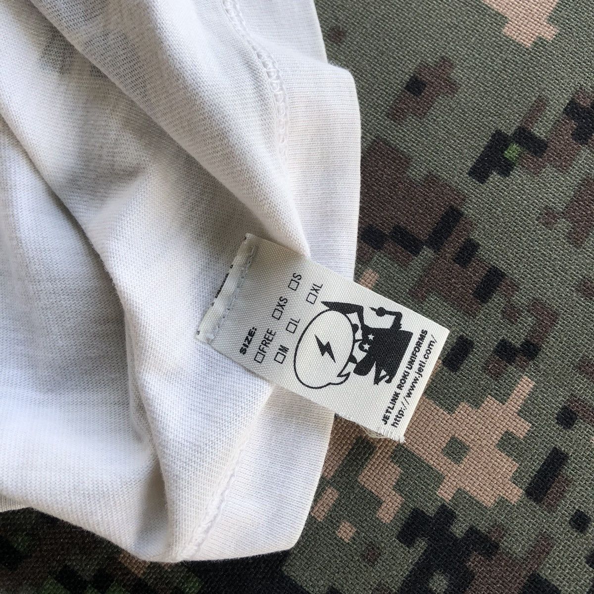 Expert Horror × Japanese Brand Roki Uniforms The Texas Chainsaw Masacre Tshirt Size US S / EU 44-46 / 1 - 8 Thumbnail