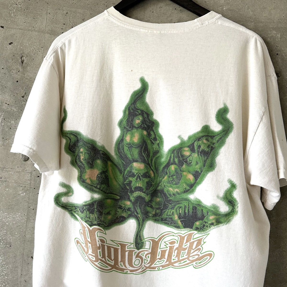 Vintage 2000s THRASHED High Life T-Shirt Size US L / EU 52-54 / 3 - 4 Thumbnail