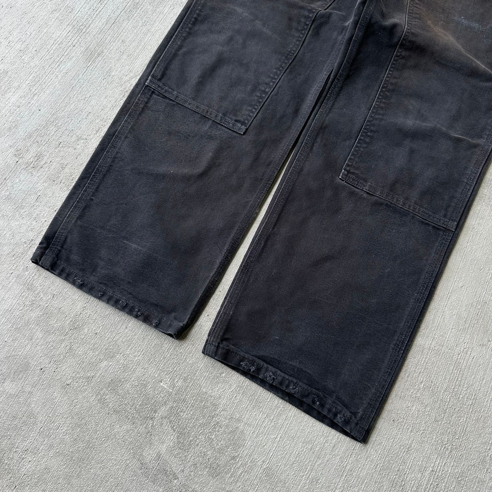 Vintage Carhartt black double knee work wear carpenter pants