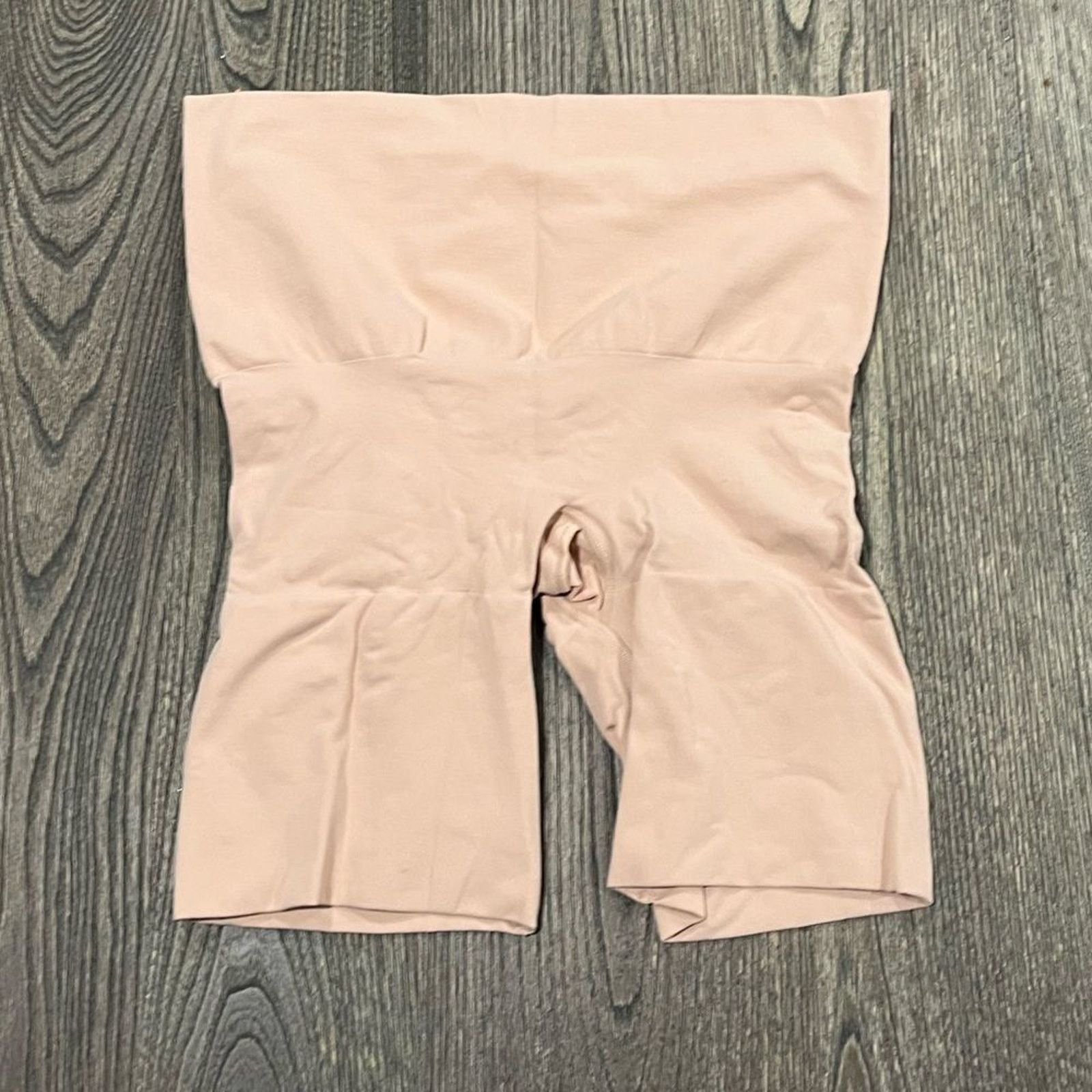 SKIMS NWOT Skims Seamless Sculpt Mid Thigh Shorts High Waist Size ONE SIZE - 1 Thumbnail