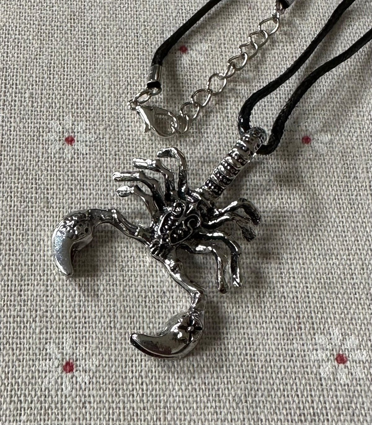 Japanese Brand scorpion necklace Size ONE SIZE - 2 Thumbnail