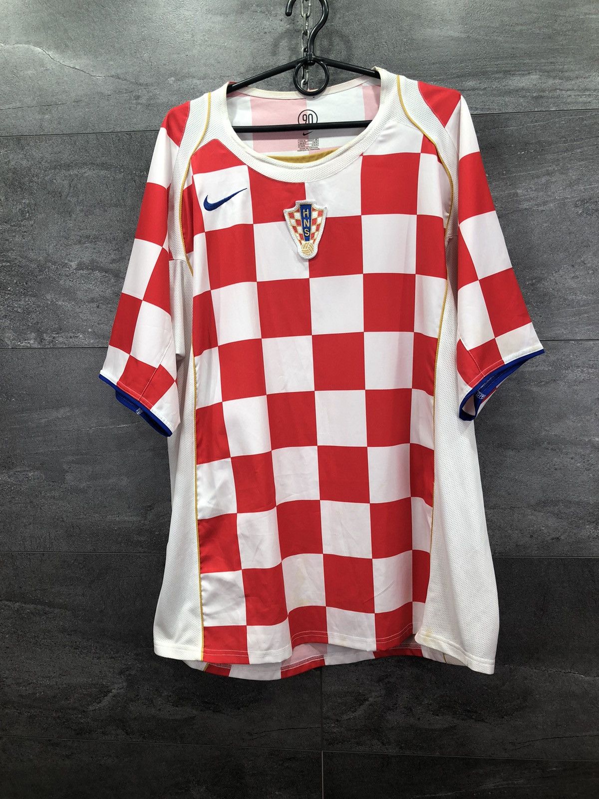 image of Croatia 2004 2006 Home Football Shirt Soccer Jersey Nike, Men's (Size XL)