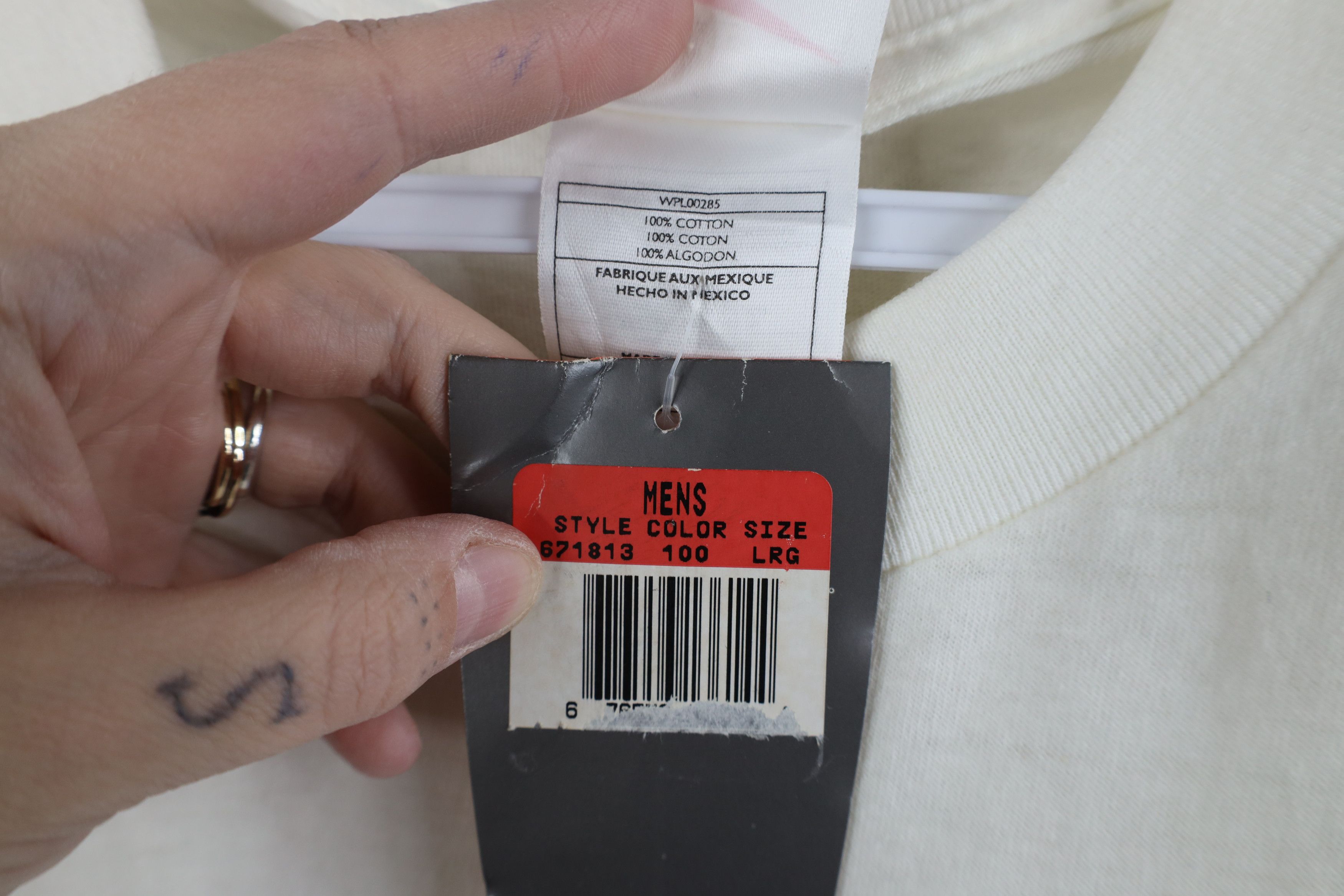 Nike Deadstock Vintage 90s Nike Scott Mini Swoosh T-Shirt White Size US L / EU 52-54 / 3 - 8 Thumbnail