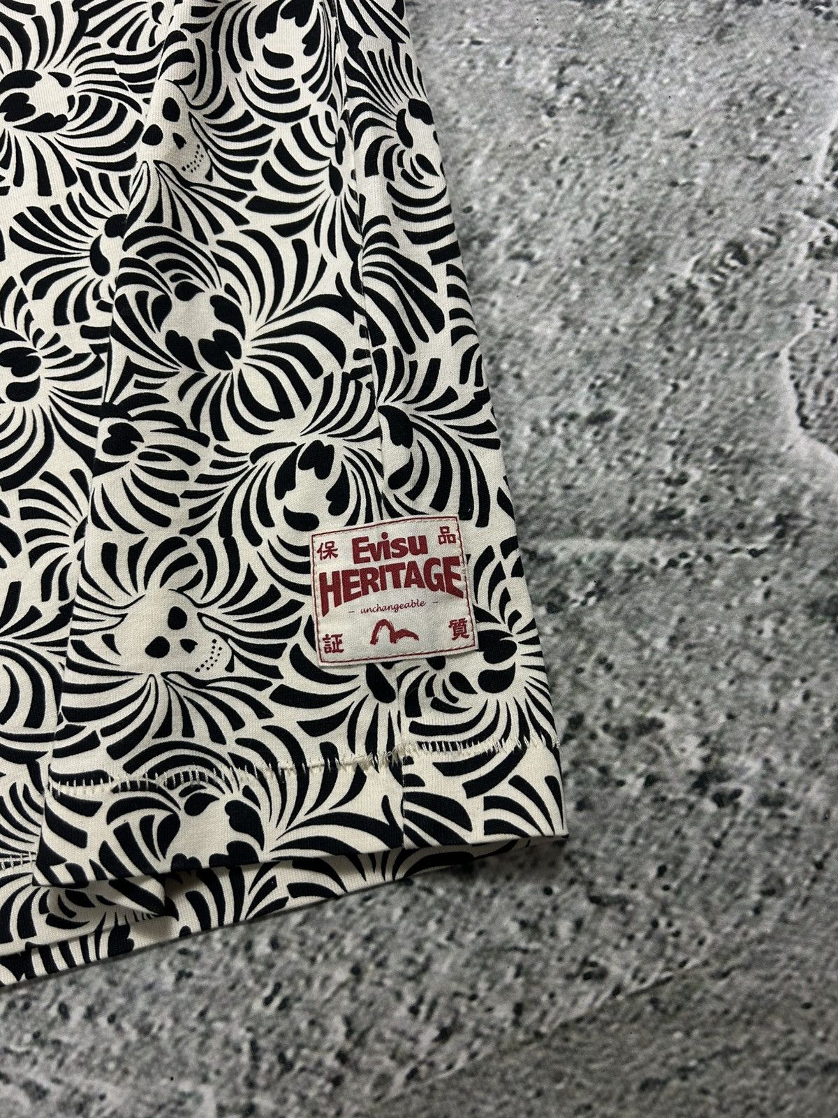 Evisu Evisu t-shirt vintage big logo seagull skull white black Size US L / EU 52-54 / 3 - 5 Thumbnail