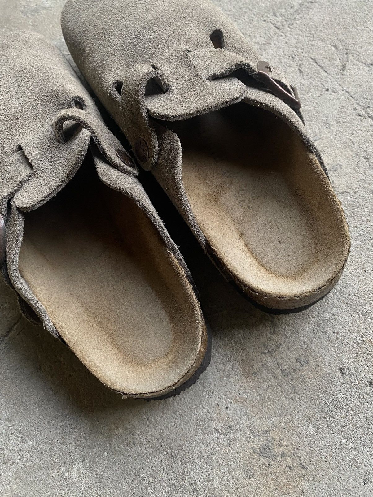 Birkenstock Birkenstock Boston Taupe Suede Soft Footbed Size US 7 / EU 40 - 11 Thumbnail