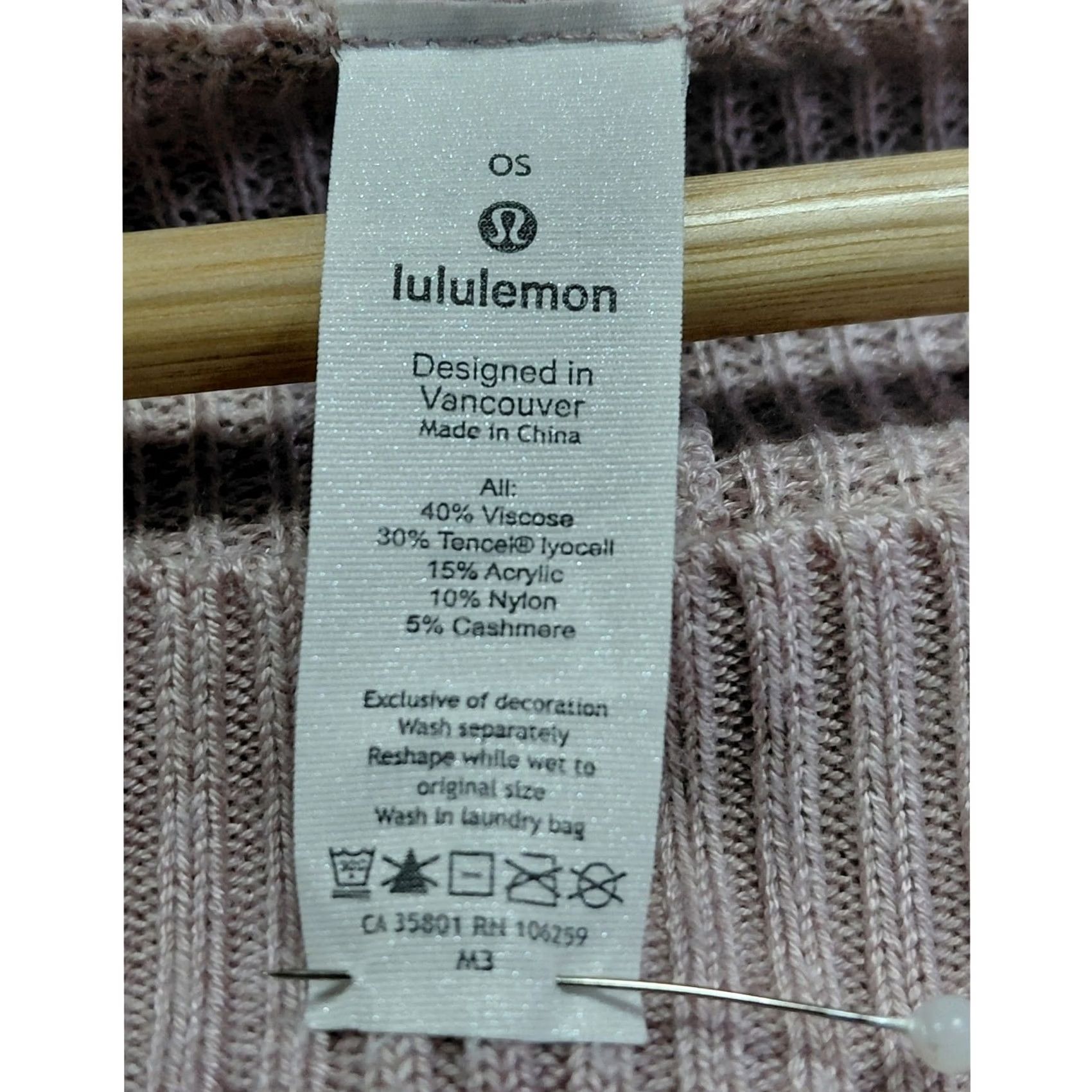 Lululemon lululemon Cashmere Knit Poncho Solid Scoop Neck Size OS Pink Womens Poncho, Casual, Travel, 24-7-Style Size ONE SIZE - 4 Thumbnail