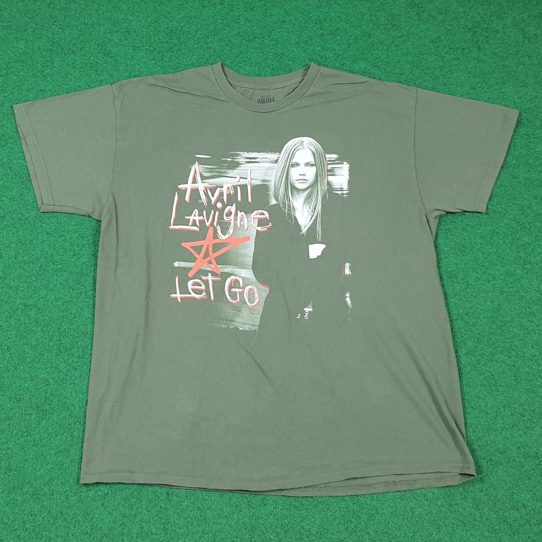 Vintage Vintage Avril Lavigne Let Go Album Cover Merch Tees C285N79 Size US XL / EU 56 / 4 - 1 Thumbnail