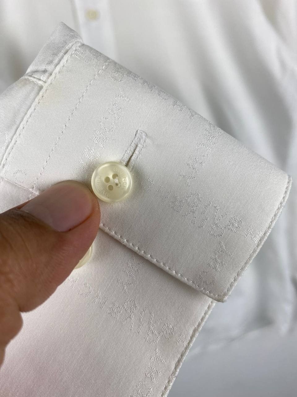 Givenchy givenchy monogram white shirt nice design Size US L / EU 52-54 / 3 - 4 Thumbnail