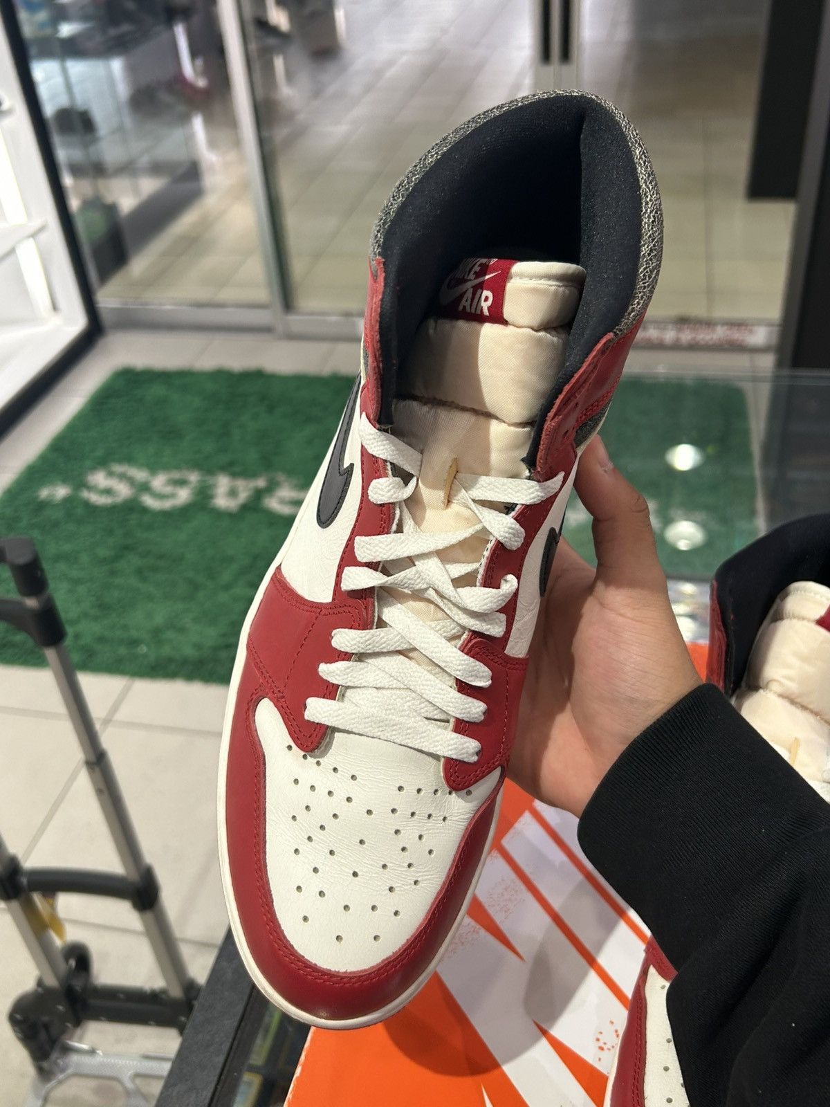 Jordan Brand Jordan 1 lost and found Size US 13 / EU 46 - 6 Thumbnail